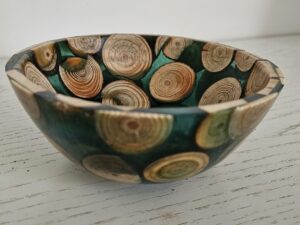 Bol artisanal en bois et résine