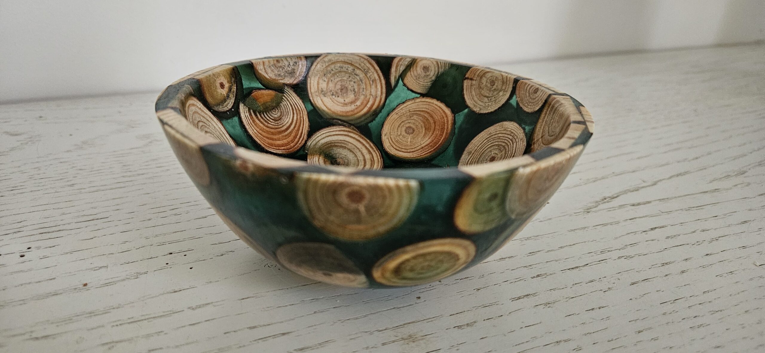 Bol artisanal en bois et résine