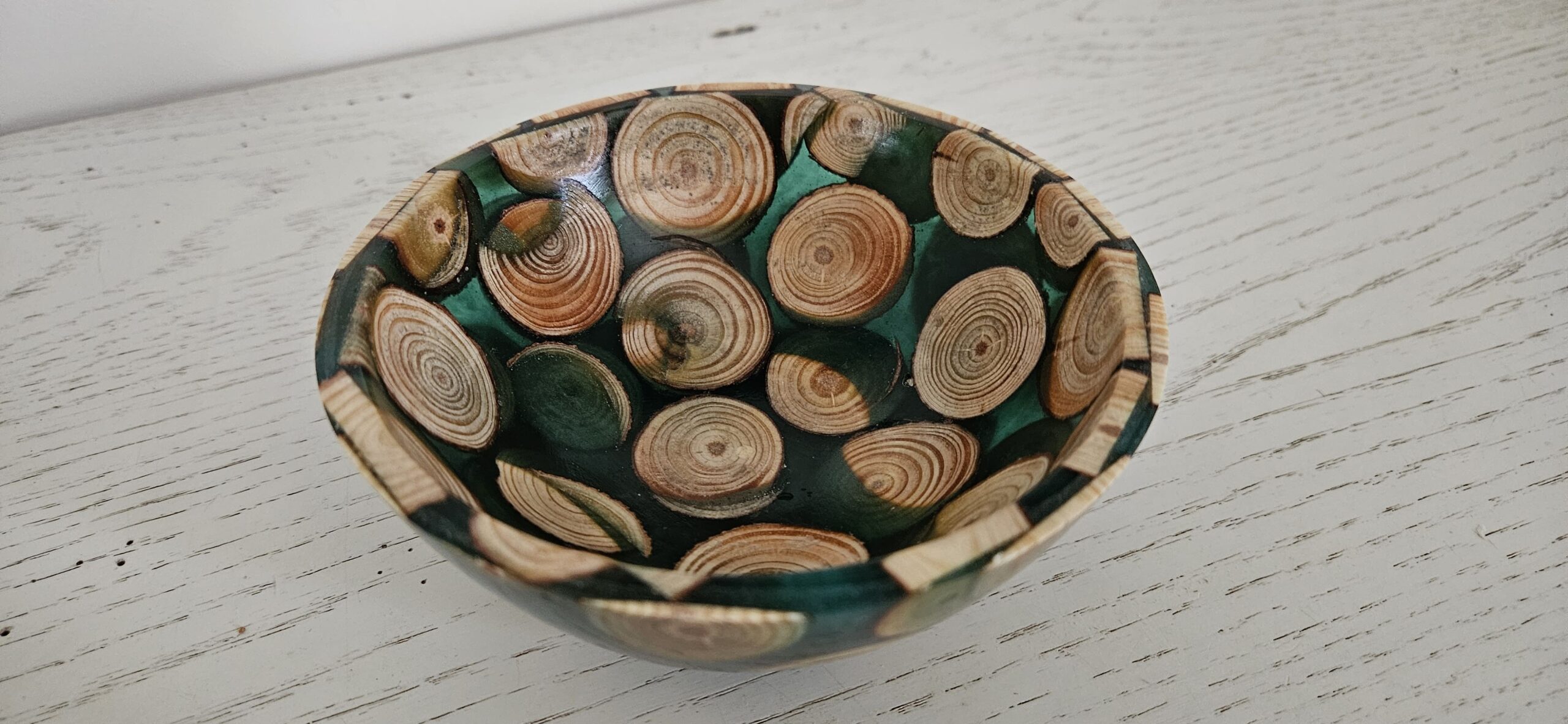 Bol artisanal en bois et résine – Image 2