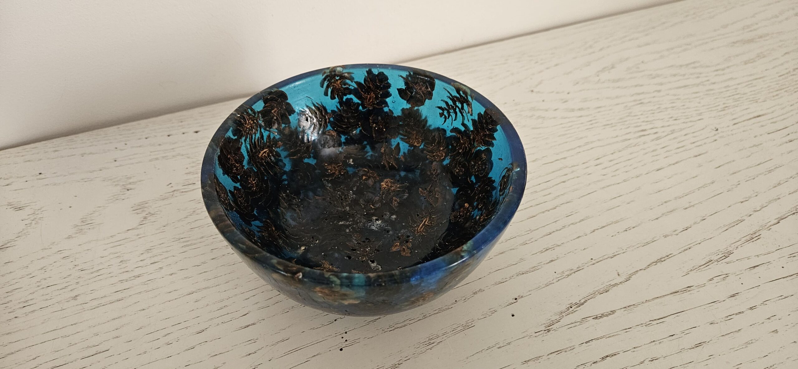 Bol en résine artisanal – Image 4