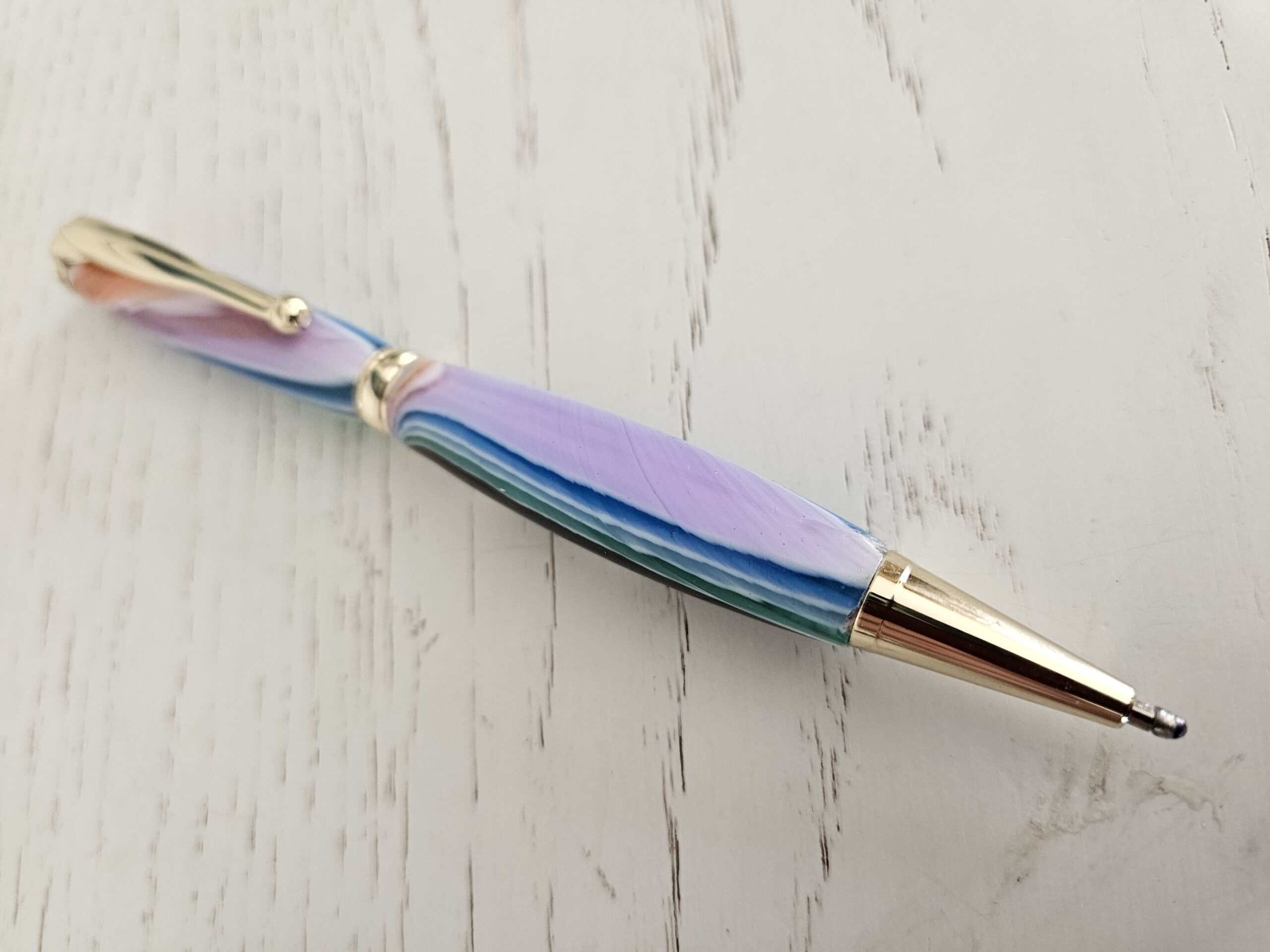 Stylo bille artisanal en résine – Image 6