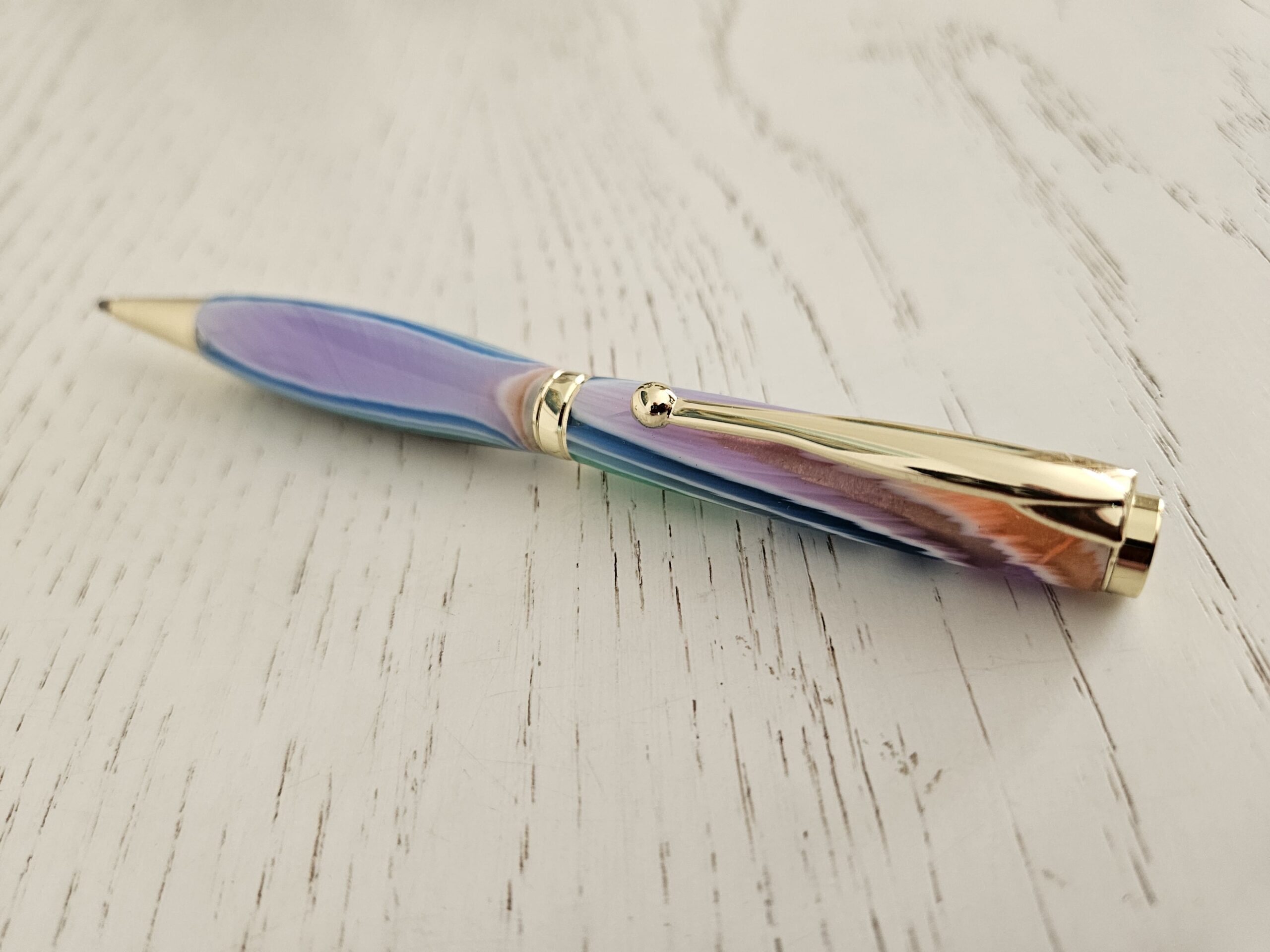 Stylo bille artisanal en résine – Image 3