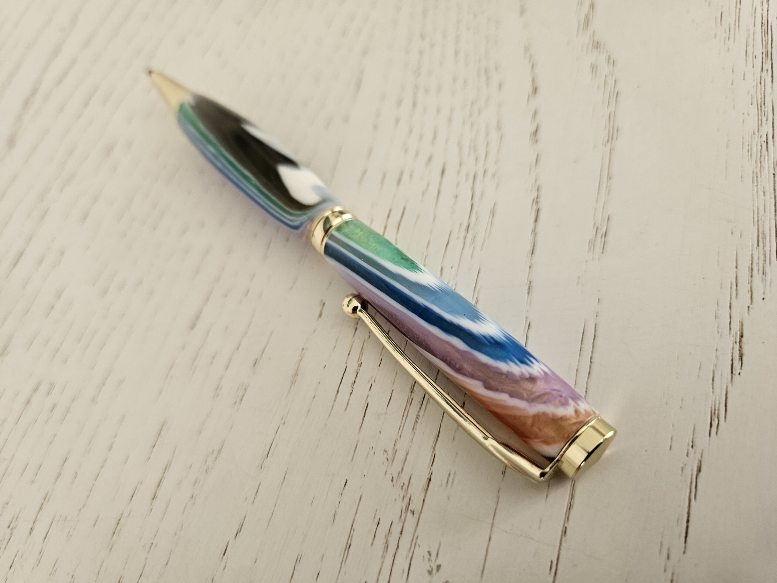 Stylo bille artisanal en résine – Image 2