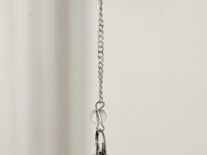 Pendule artisanal en bois de cade