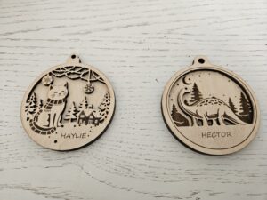 Boules de Noël en bois gravé avec prénom personnalisé