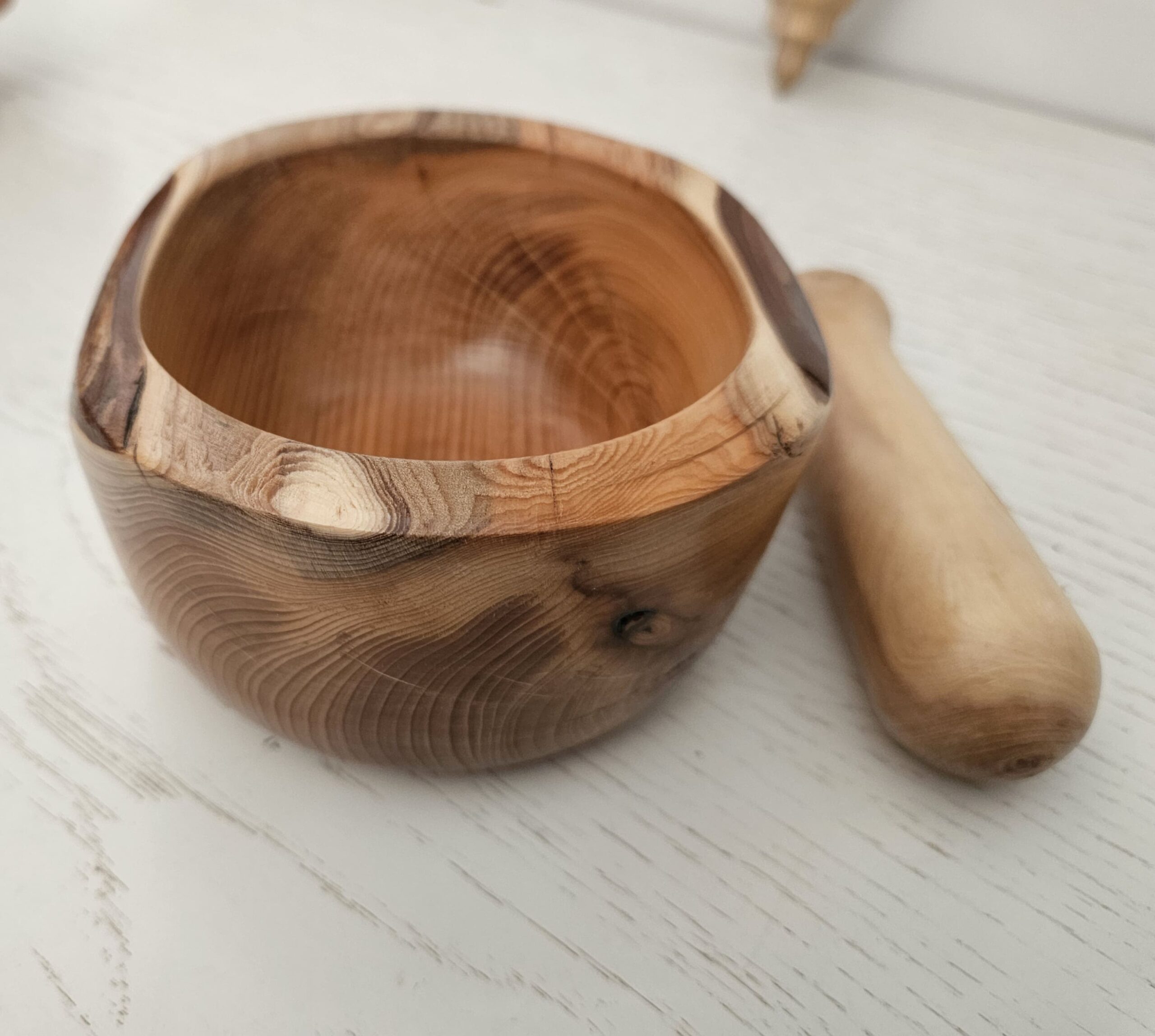 Mortier en bois d'If et pilon en bois de Cade – Image 3