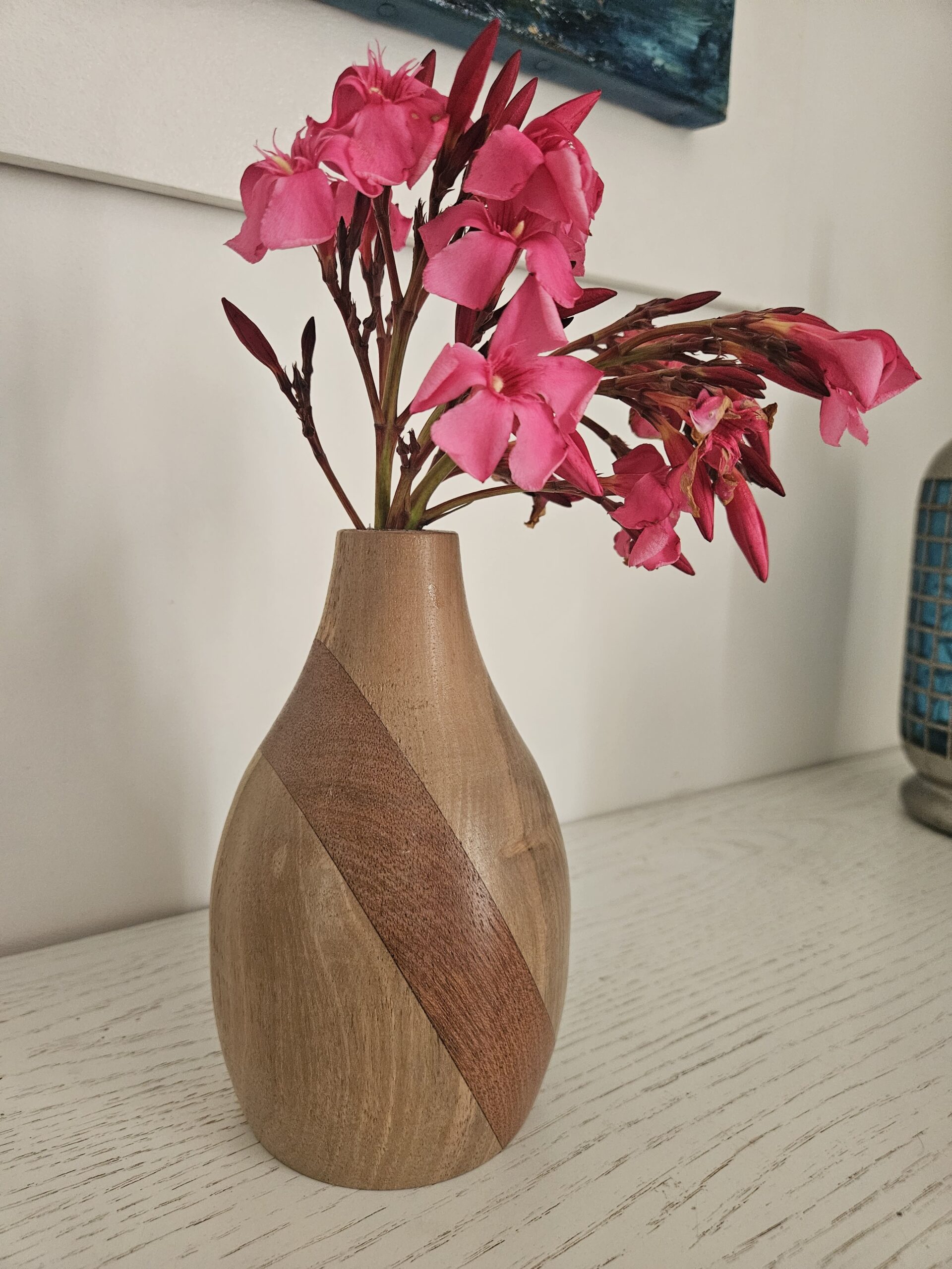 Vase en bois de chêne, de noyer et de bois exotique. – Image 4