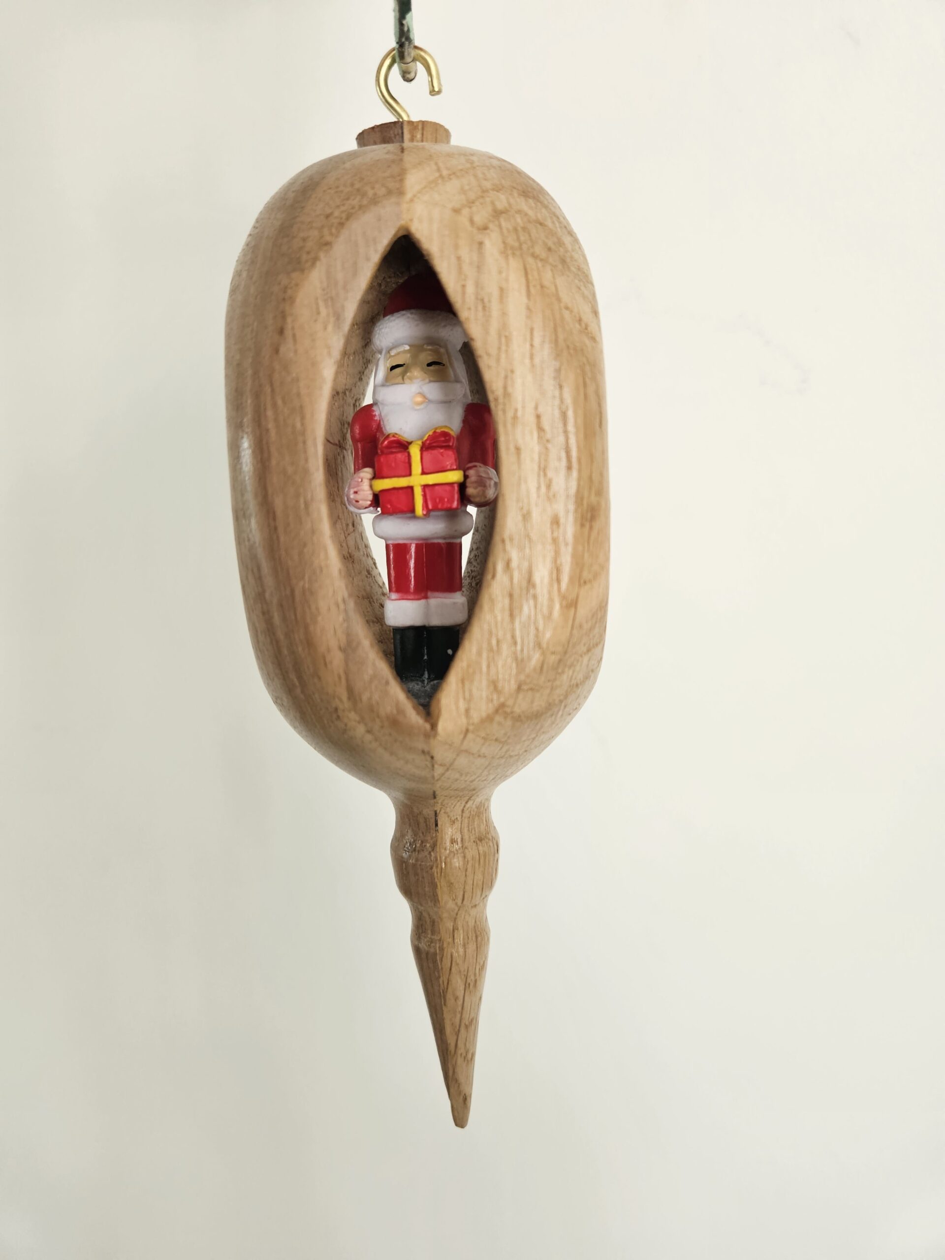 Boule de Noël en bois de noyer et chêne. – Image 2