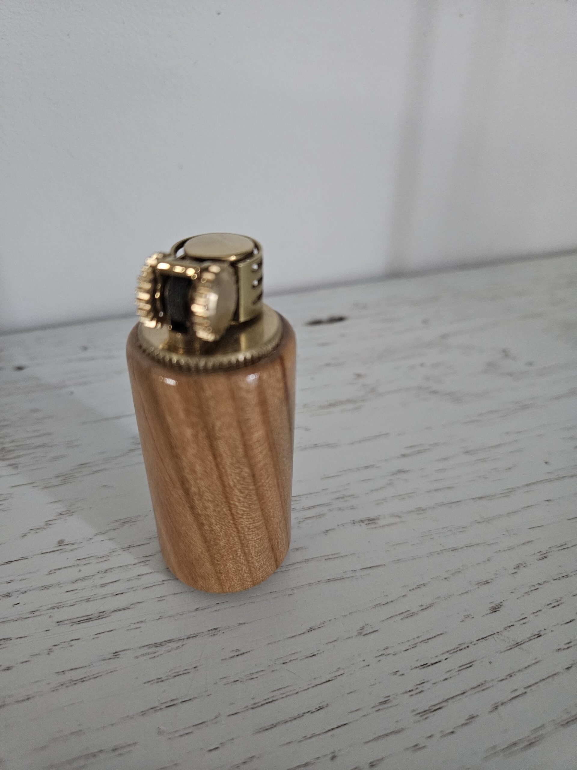 Briquet à essence en bois de cerisier – Image 3