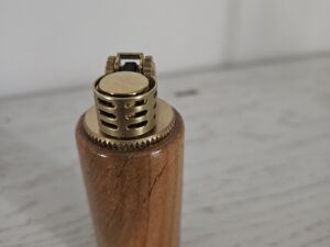 Briquet à essence artisanal en bois de cerisier