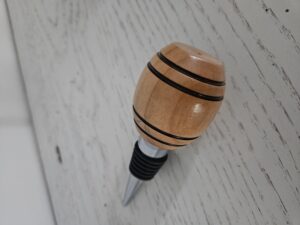 Bouchon de bouteille artisanal en bois de cerisier.