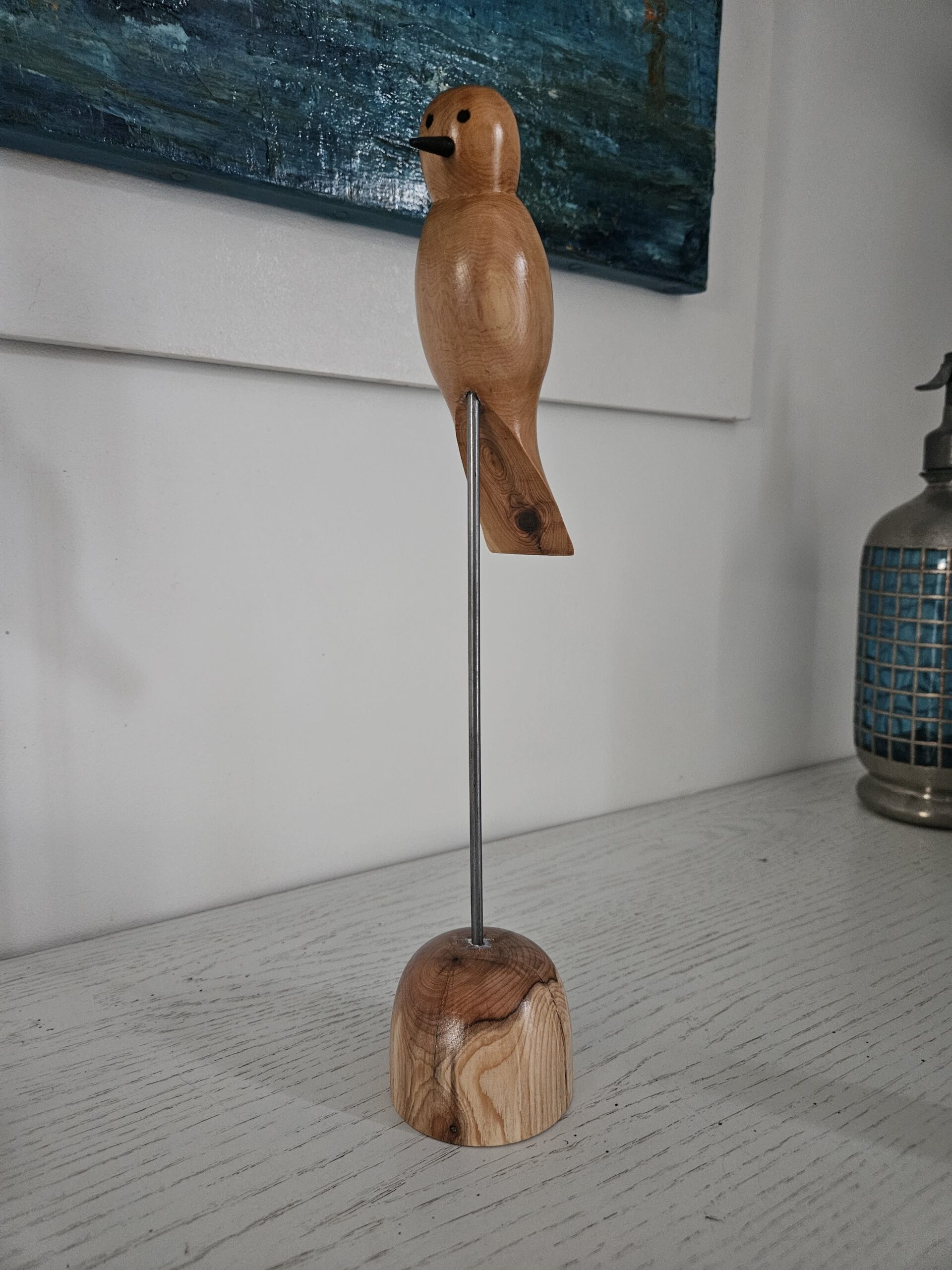 Oiseau sur tige en bois de cade, socle en If – Image 4