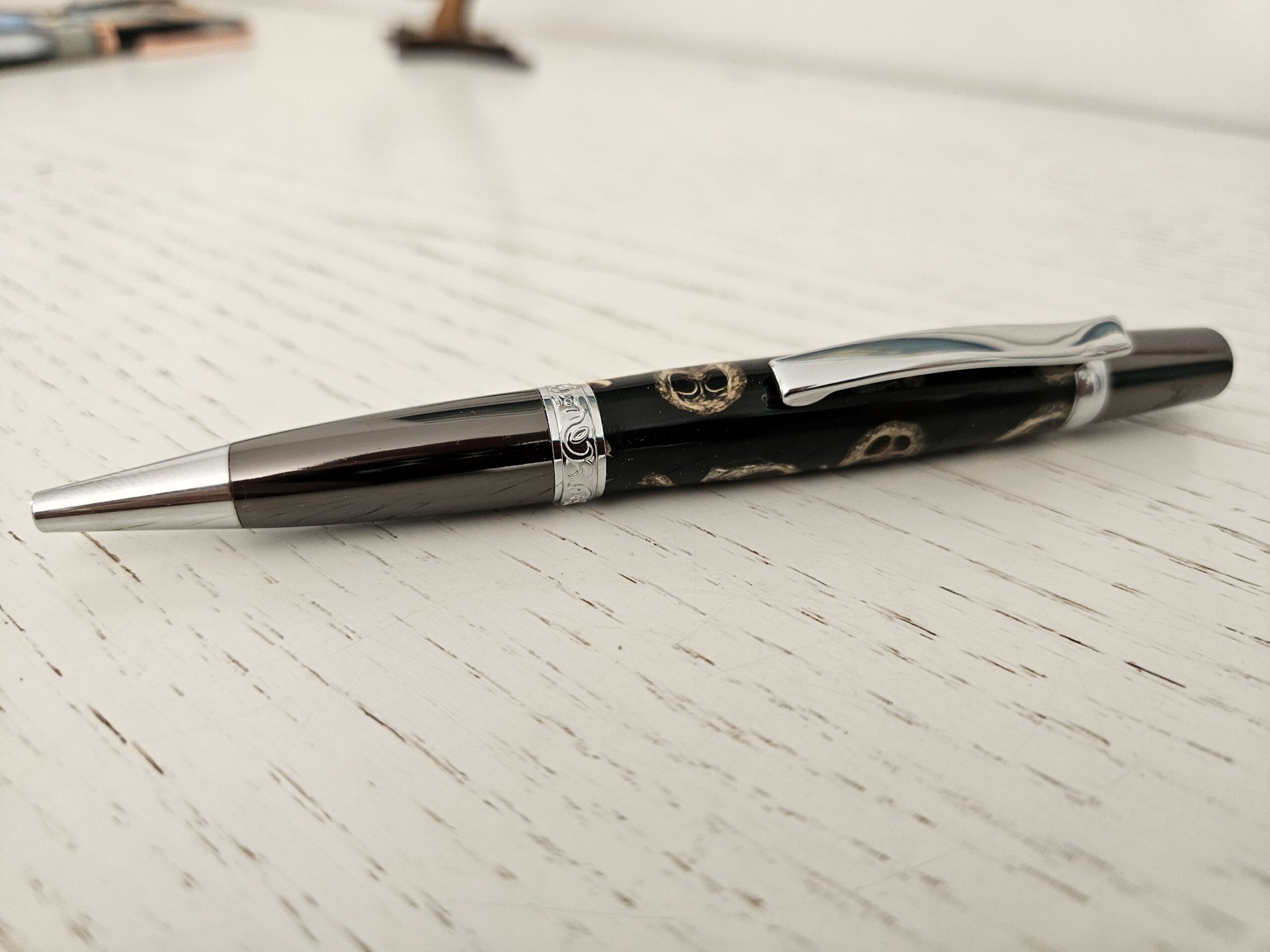 Stylo bille en résine et fleurs d'eucalyptus – Image 5