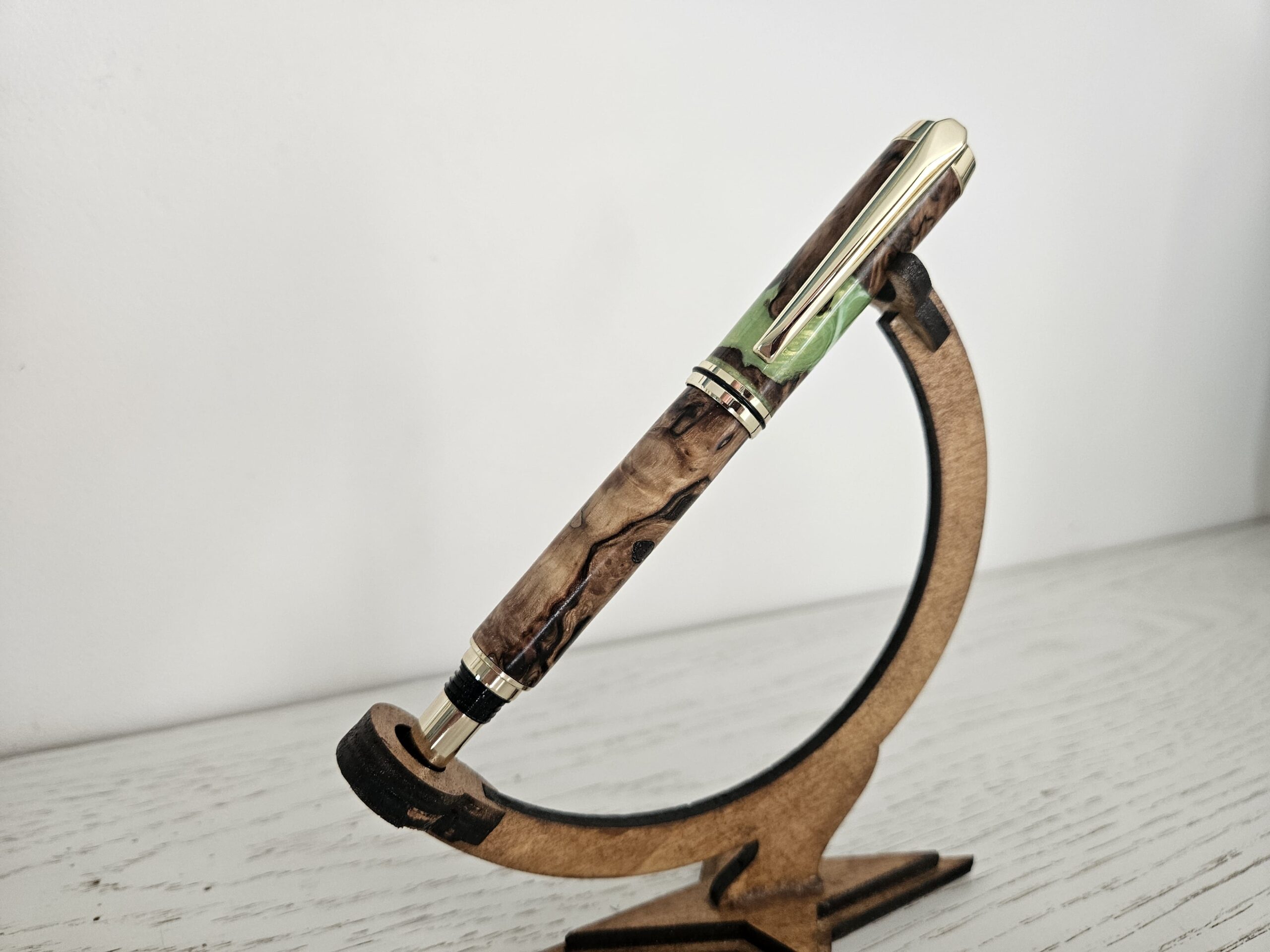 Stylo plume en bois et résine – Image 3