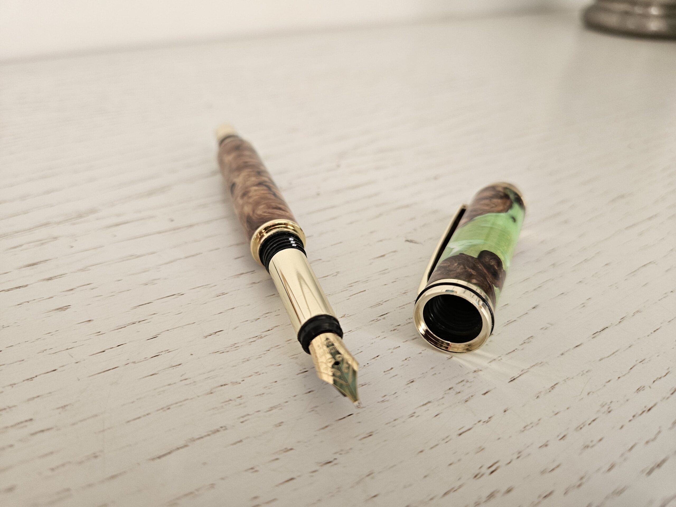 Stylo plume en bois et résine – Image 2