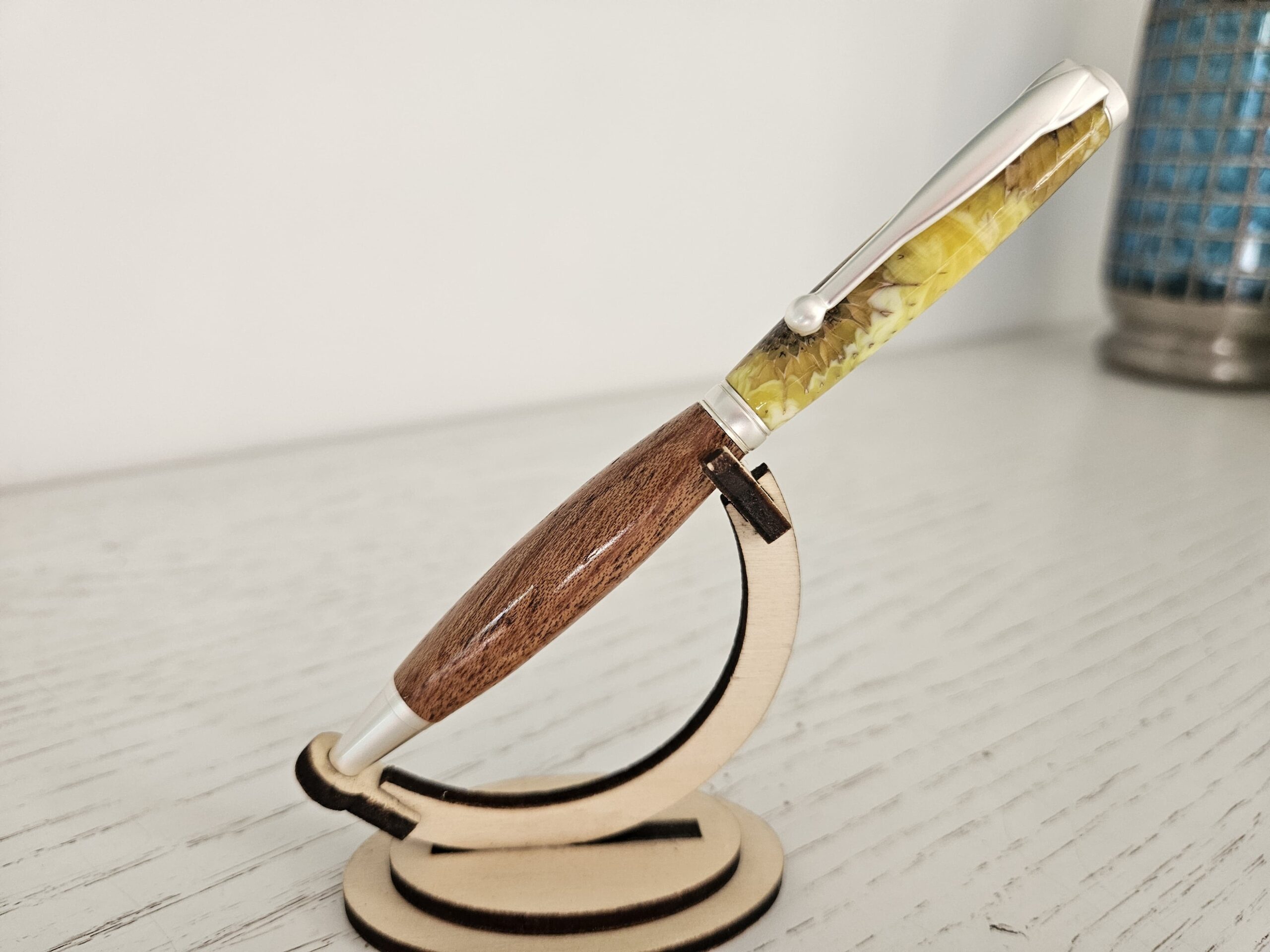 Stylo bille en bois et résine – Image 4