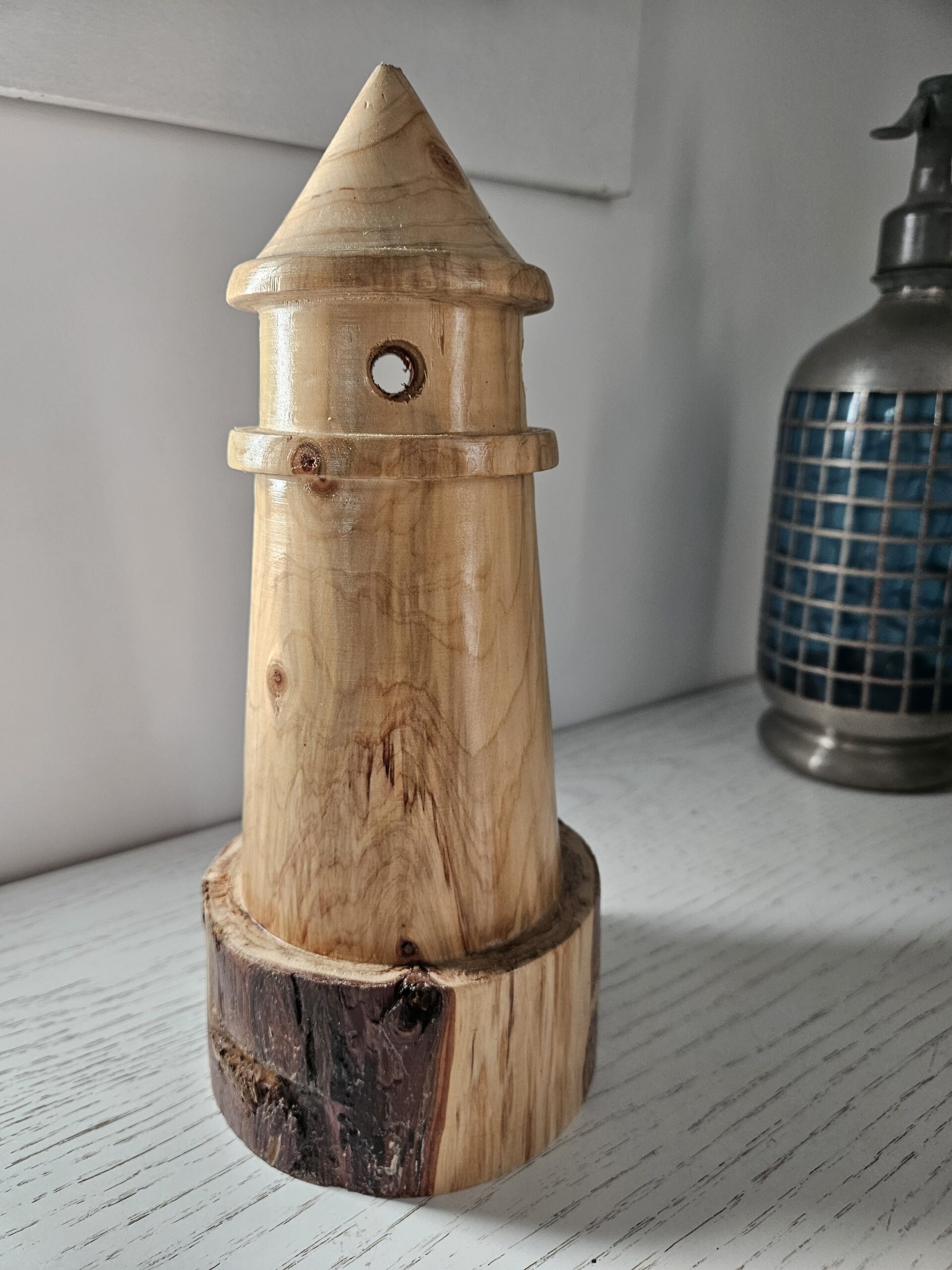 Phare en bois de tuya – Image 3