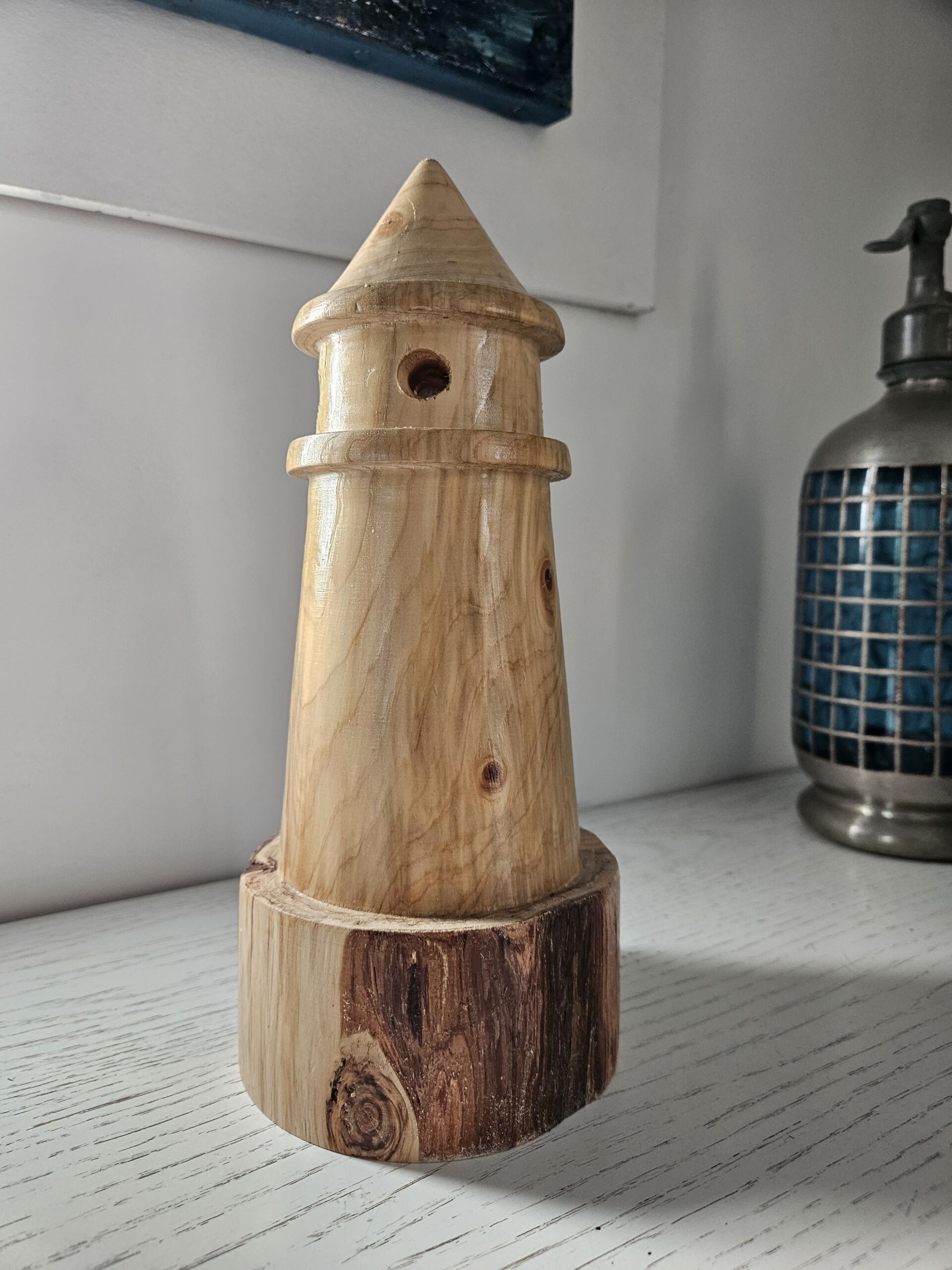 Phare en bois de tuya