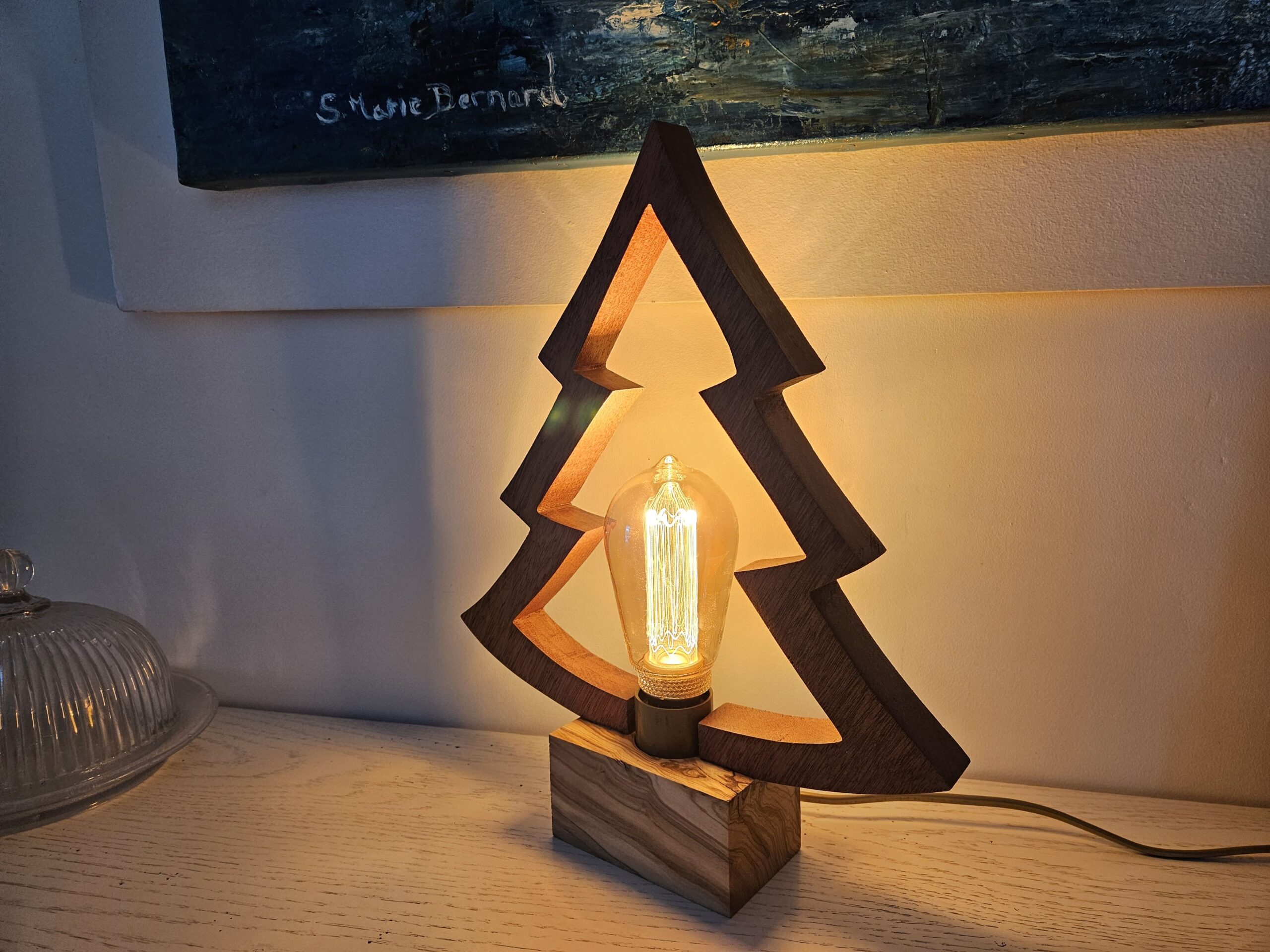 Lampe artisanale en forme de sapin de Noël (en bois exotique et d'olivier) – Image 2