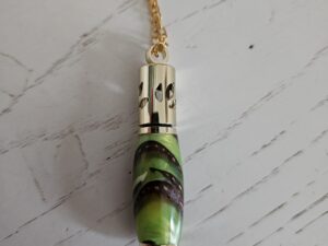 Pendentif bois résine diffuseur d'huile essentielle