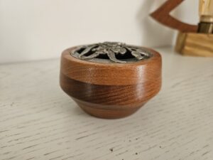 Pot pourri, couvercle en étain