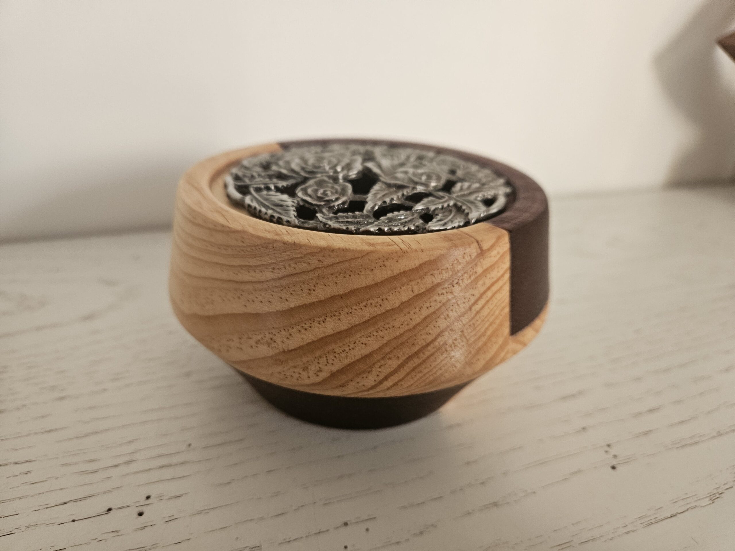 pot pourri en bois exotique et pin d'alep