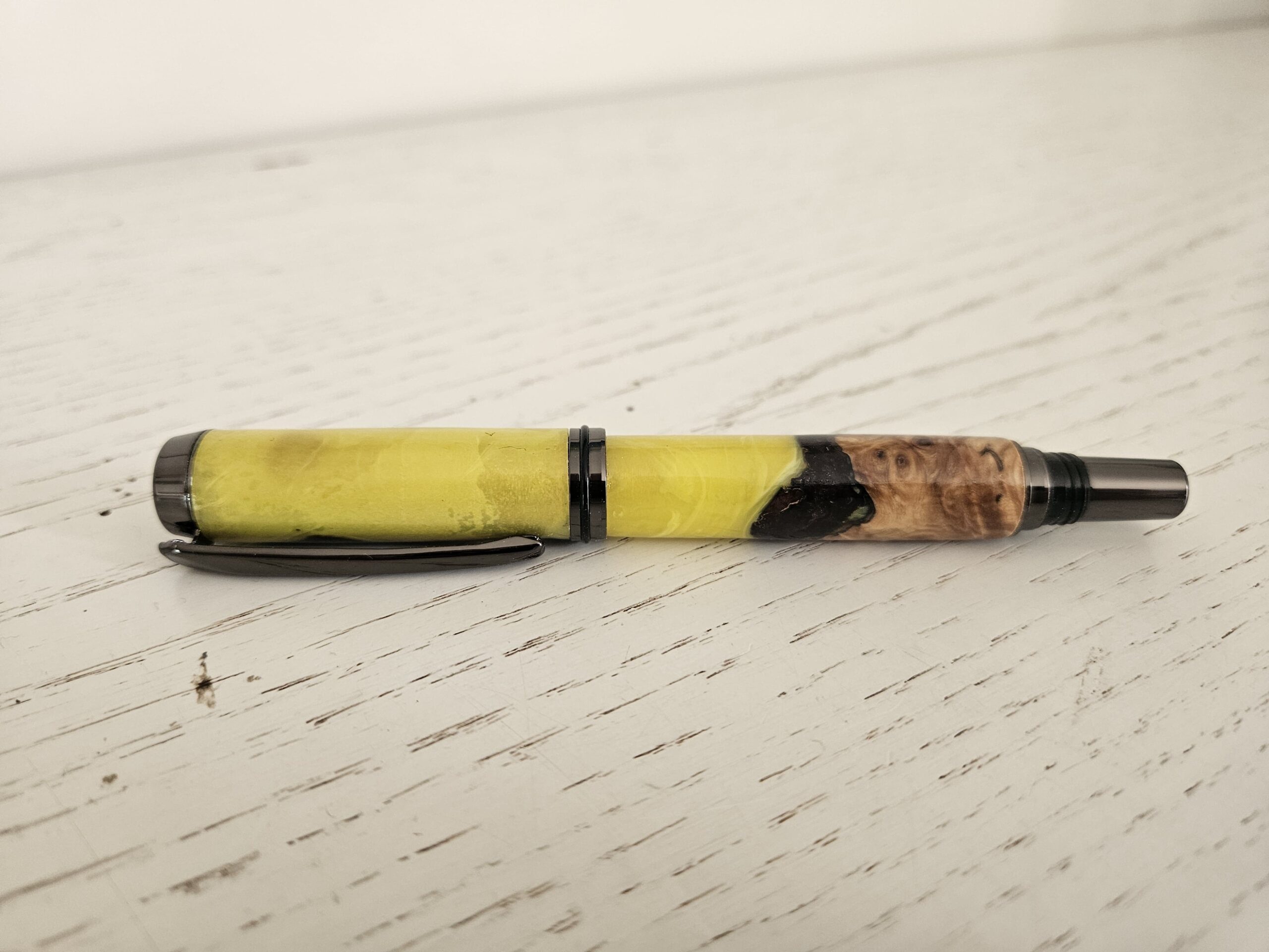 Stylo plume en bois et résine – Image 3