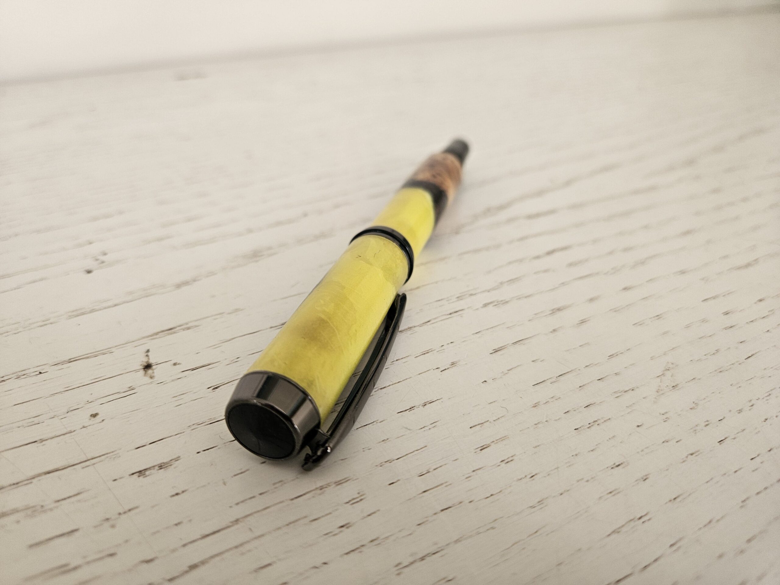 Stylo plume en bois et résine – Image 2