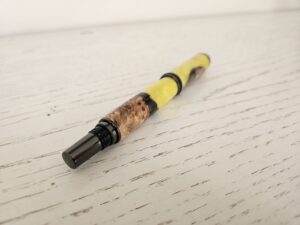 Stylo plume en bois et résine