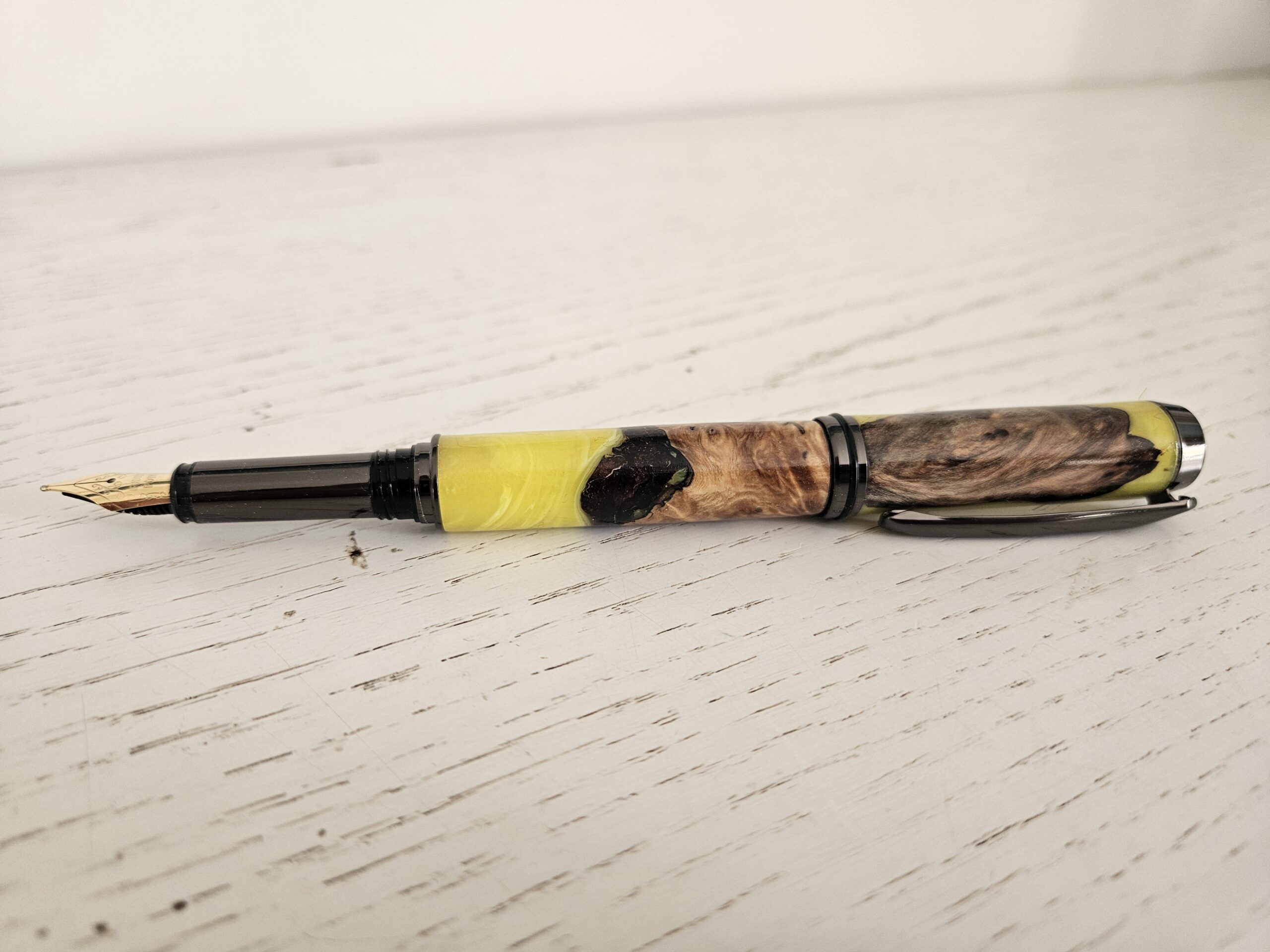 Stylo plume en bois et résine – Image 6