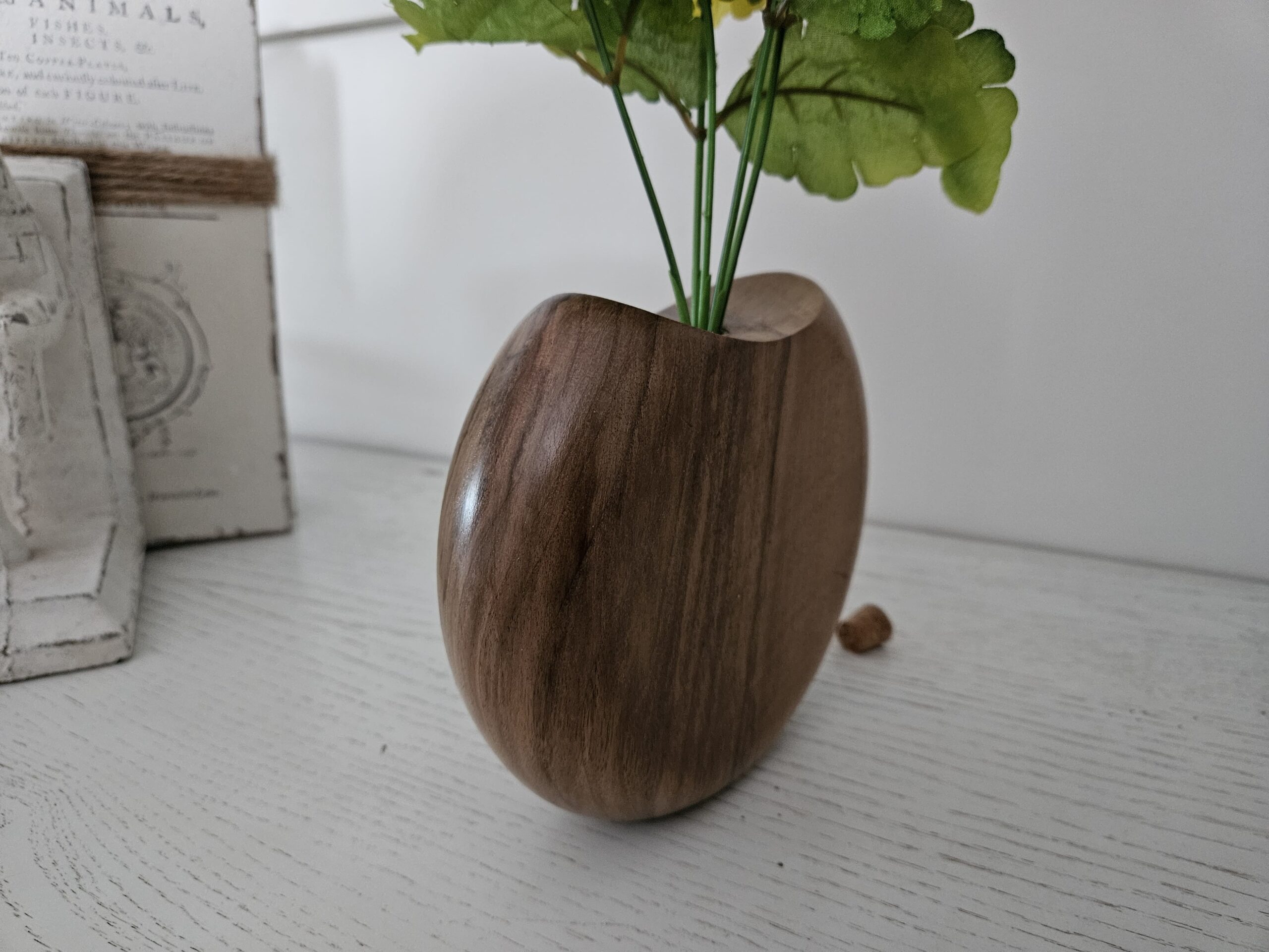 Vase en bois de noyer – Image 3