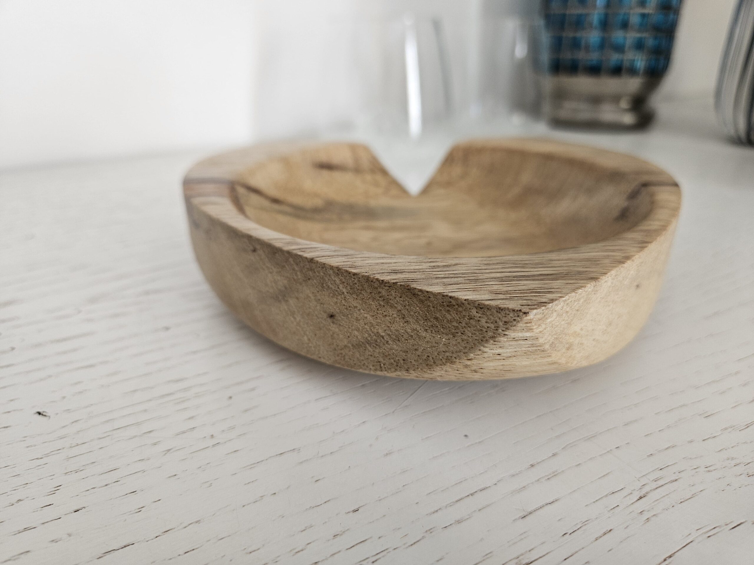 Vide‑poche en bois de fraké en forme de cœur – Image 4