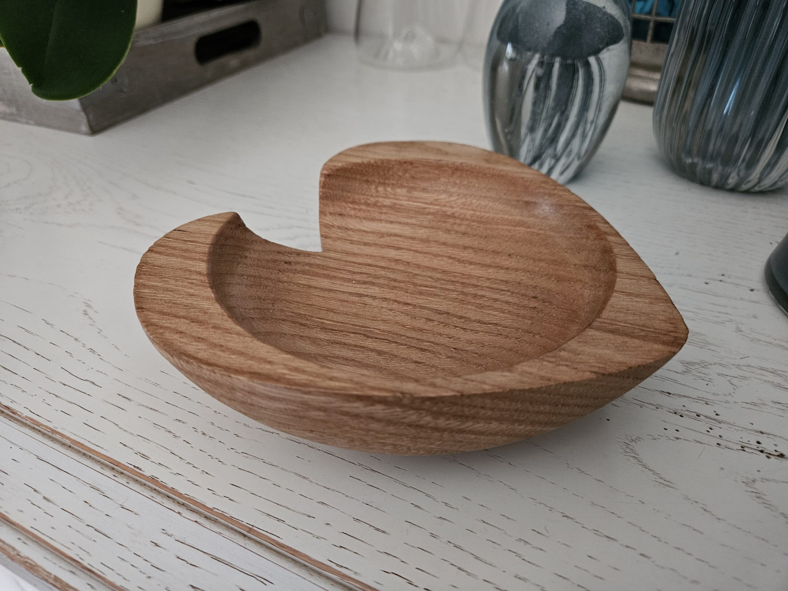 Vide‑poche en bois de chêne en forme de cœur – Image 5