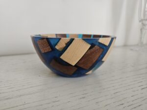 bol en bois et résine