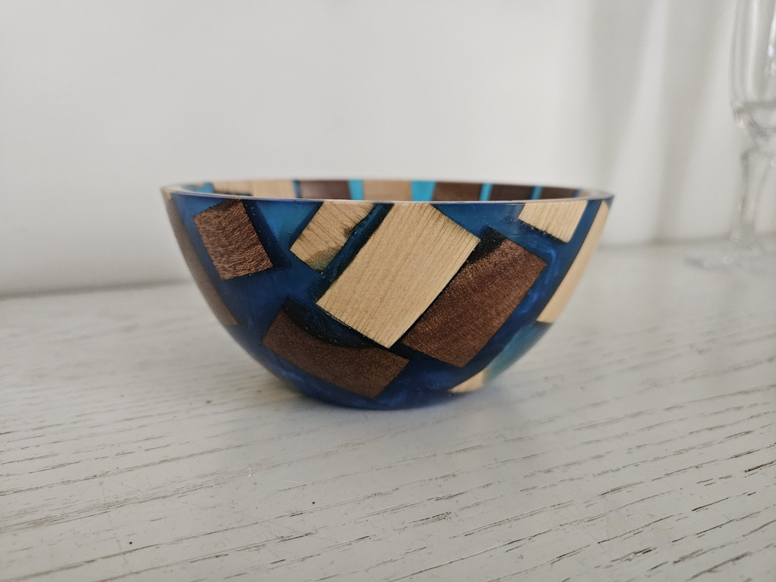 bol en bois et résine