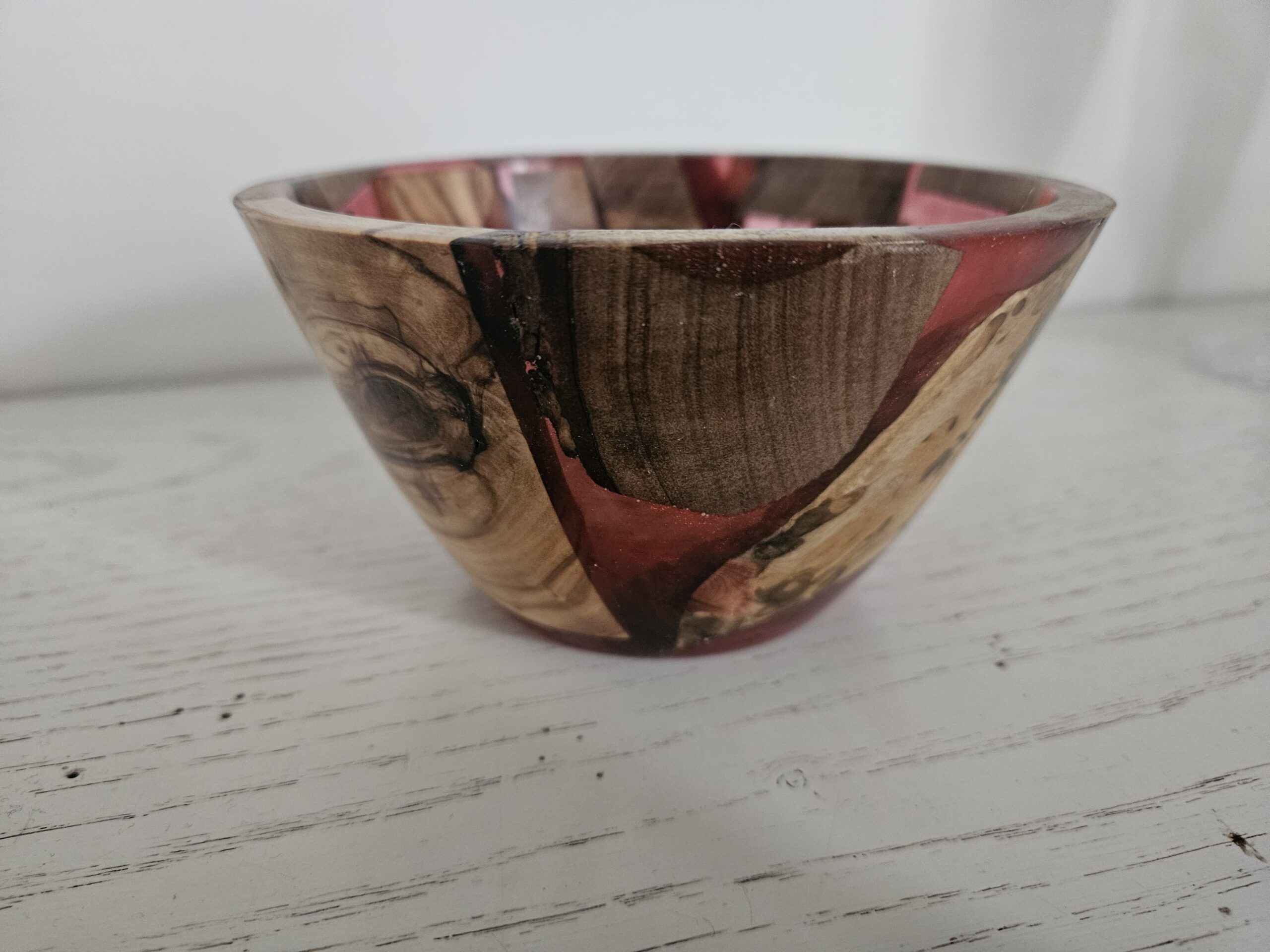 Bol en bois et résine – Image 4