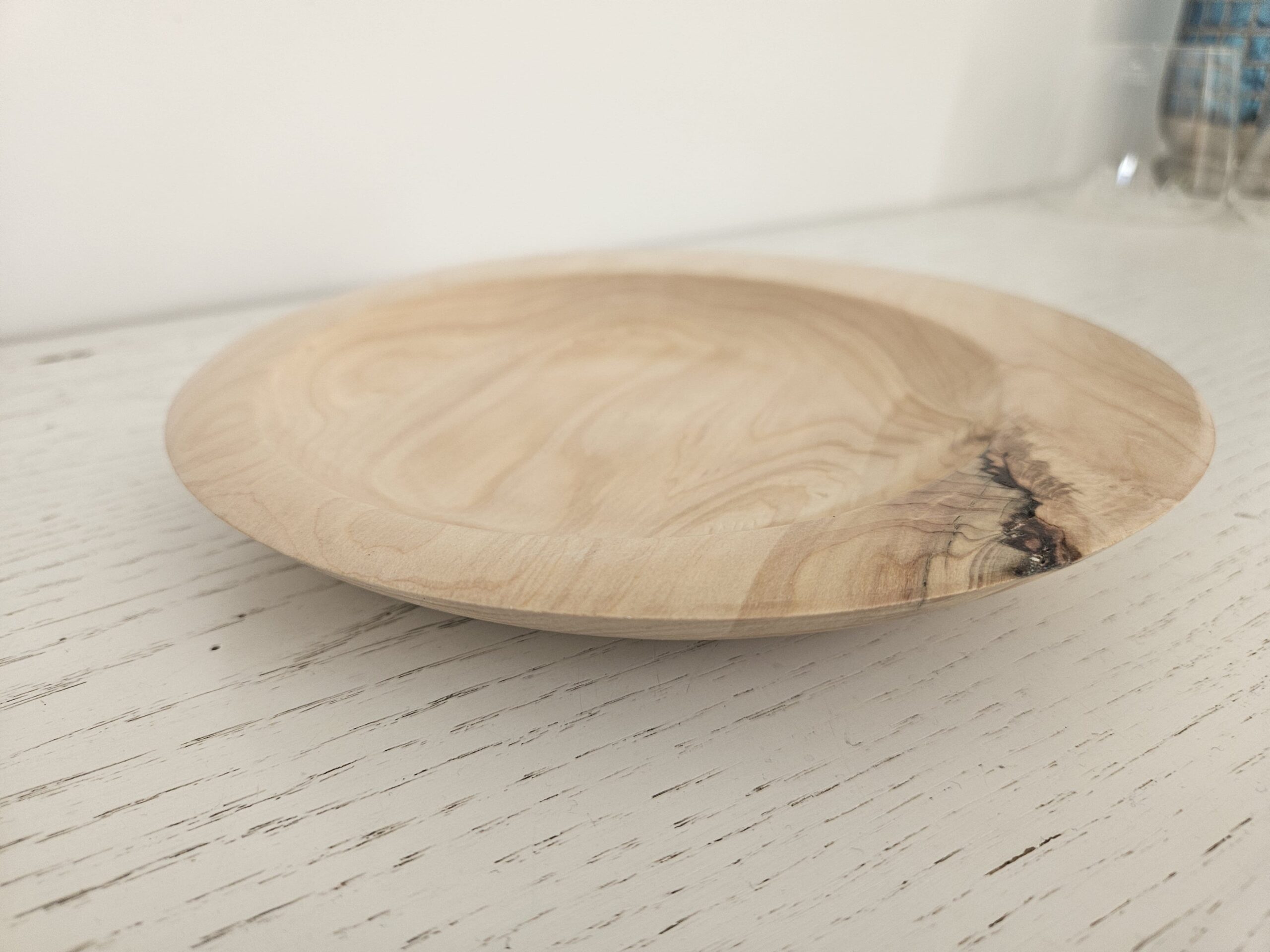 assiette en bois décentré