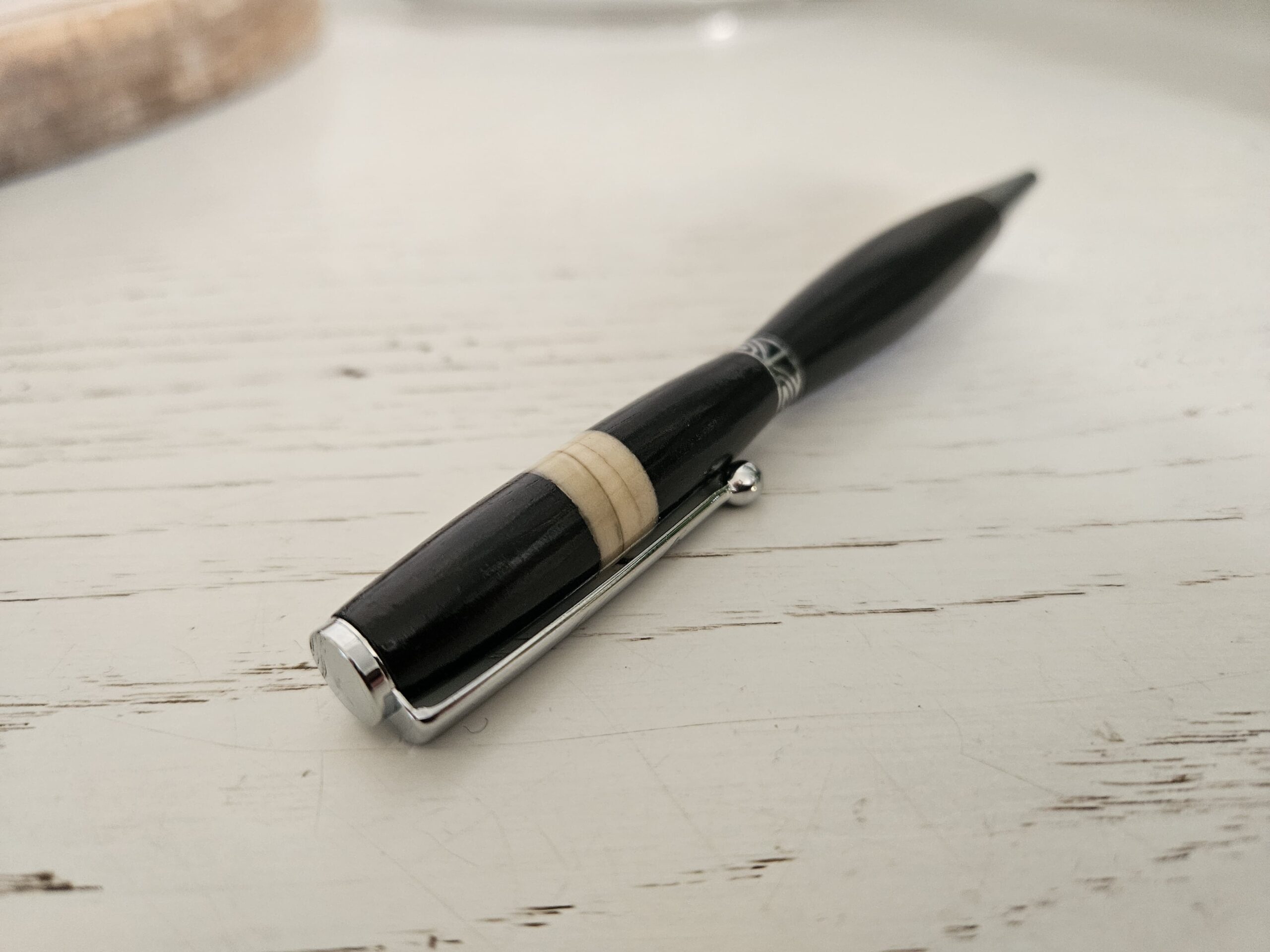 Stylo bille en bois d'ébène, inclusion d'os – Image 3