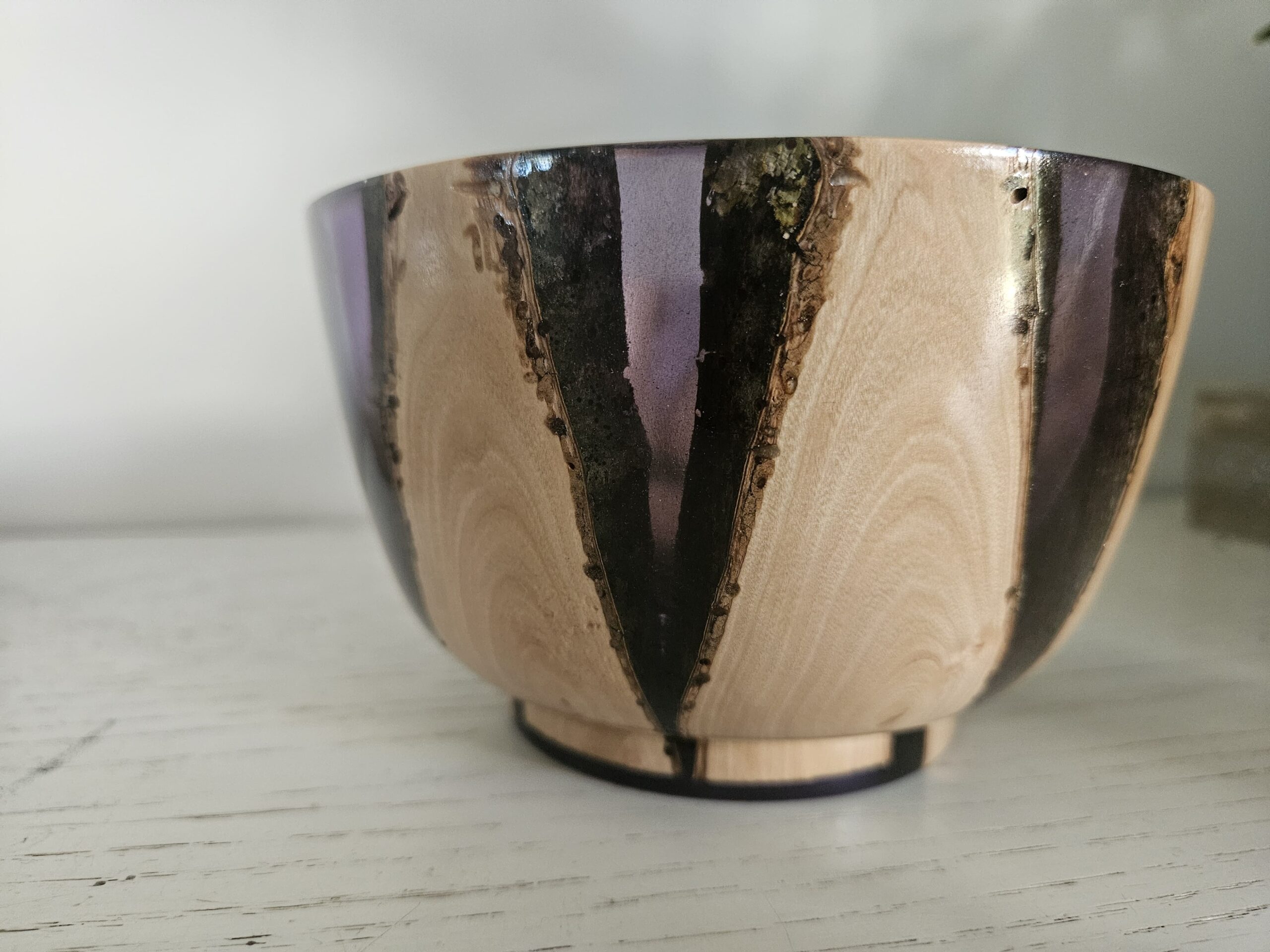 Bol en bois d'olivier et résine – Image 4