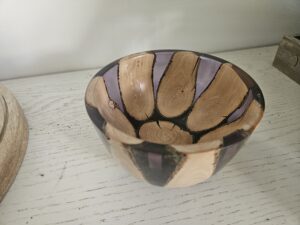 bol en bois et résine