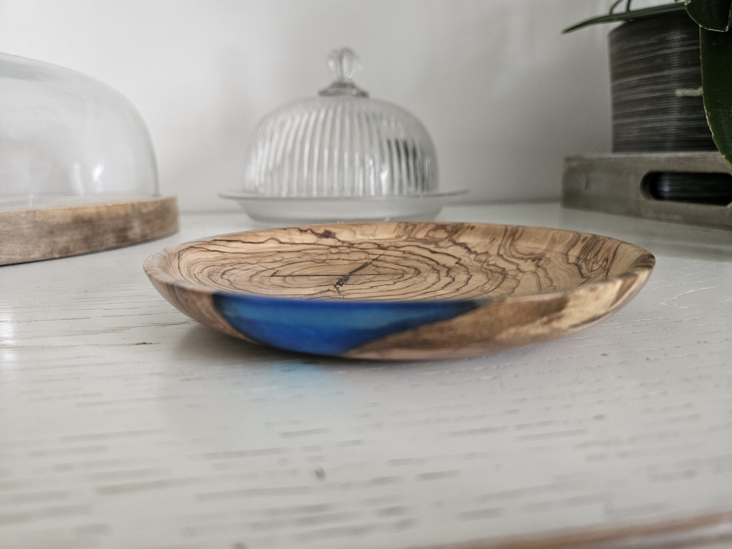 Vide poche en bois d'olivier et résine – Image 4