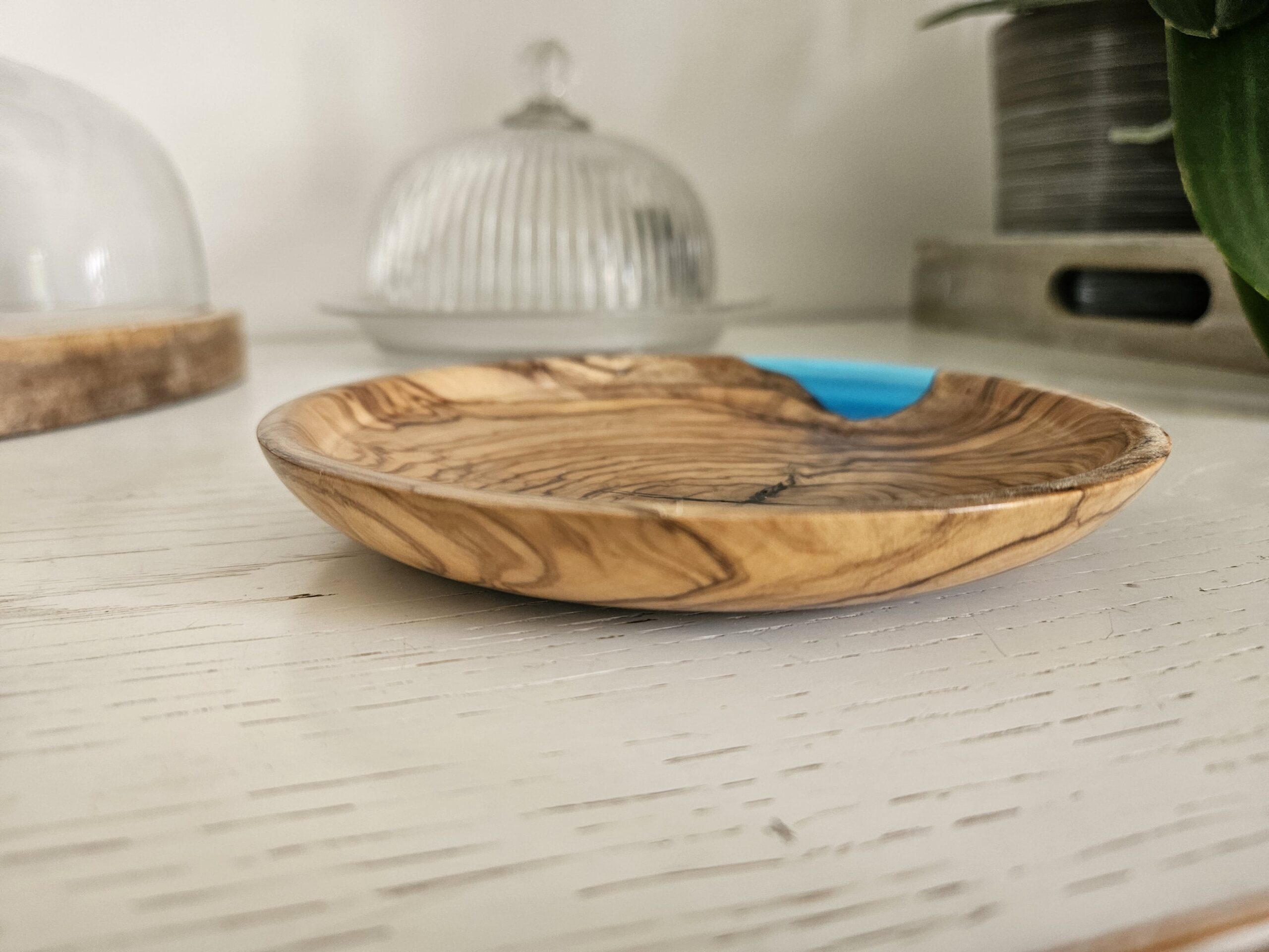 Vide poche en bois d'olivier et résine – Image 3