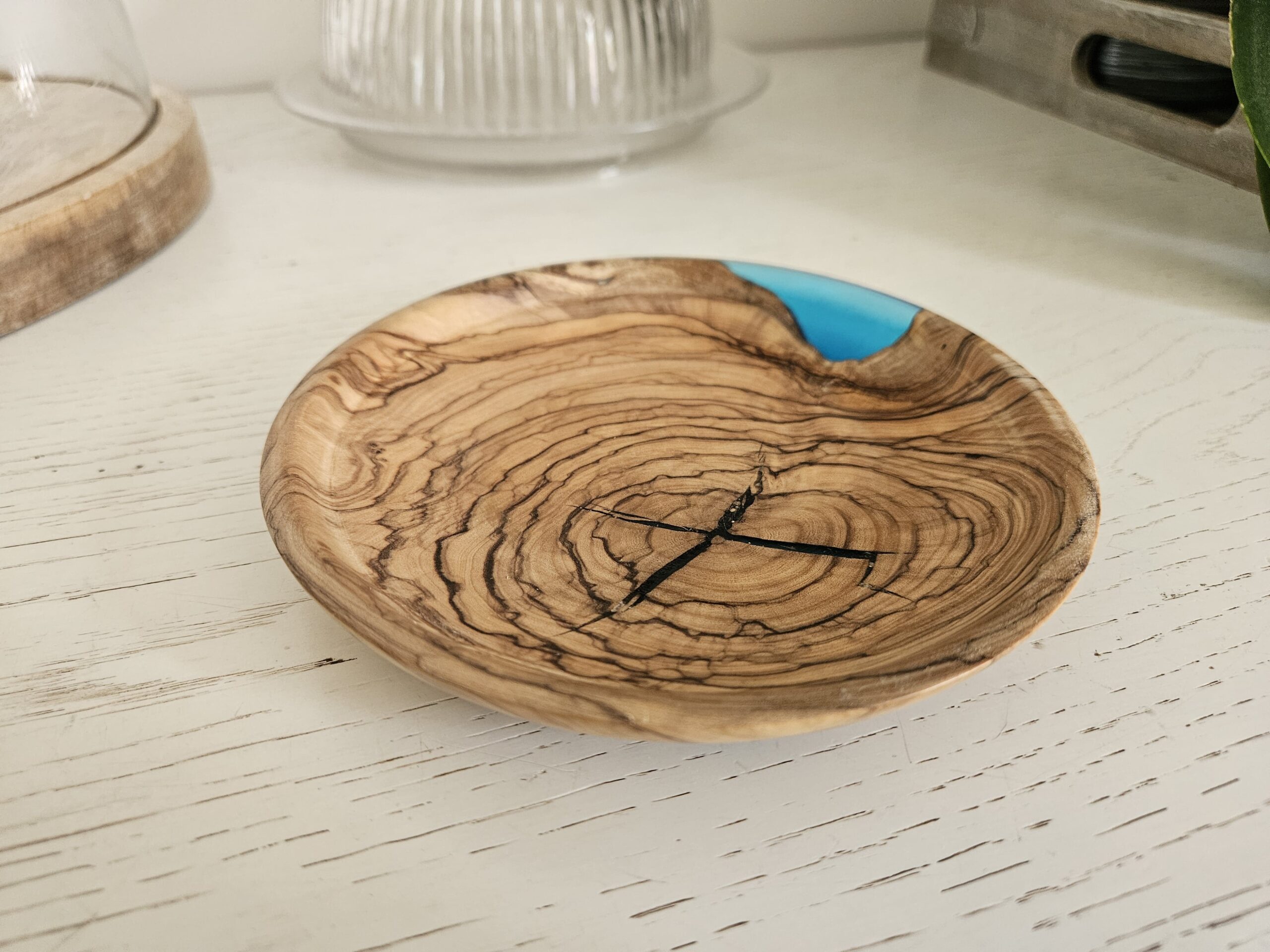Vide poche en bois d'olivier et résine – Image 2