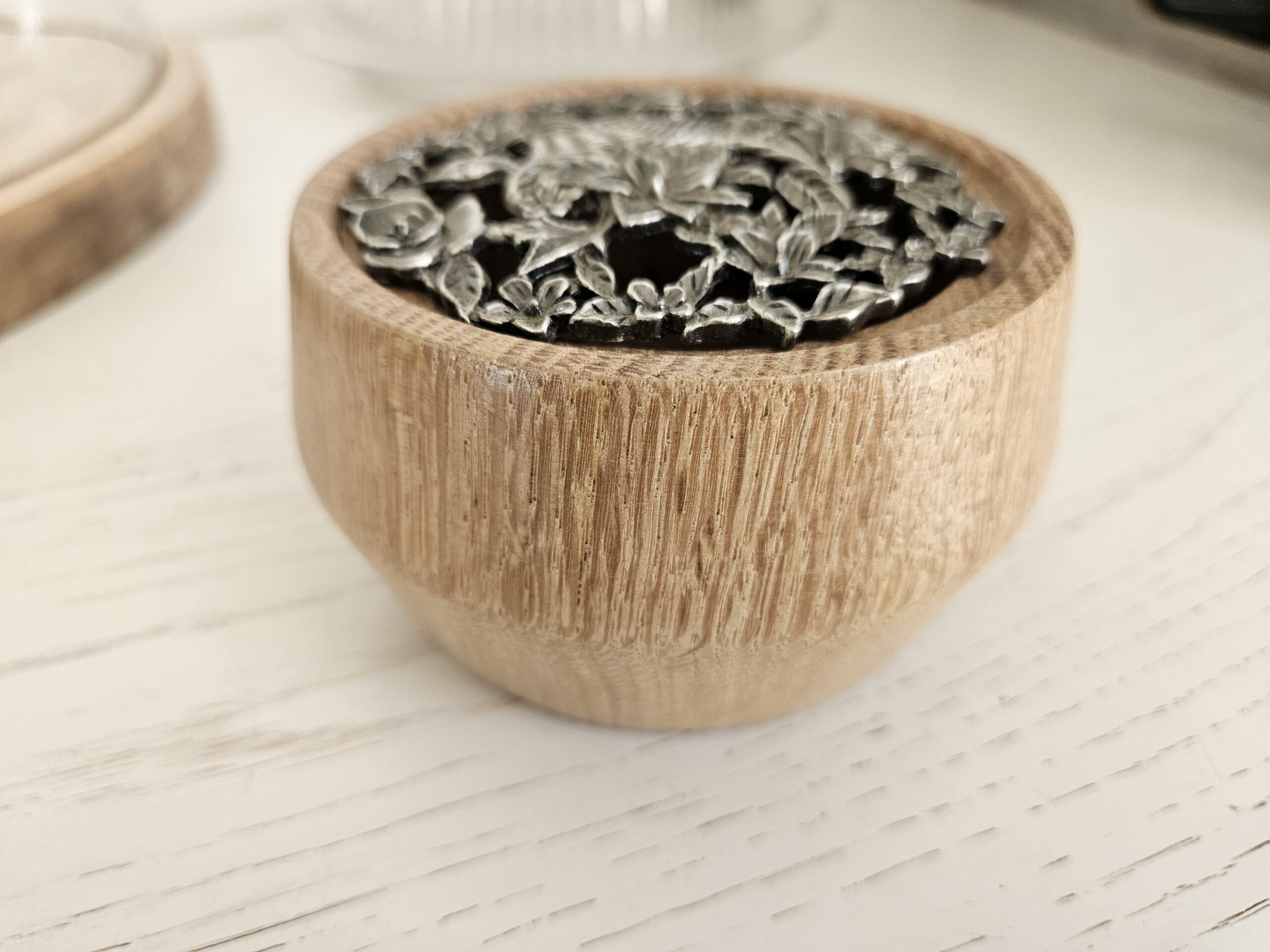 Pot pourri en bois de chêne – Image 4