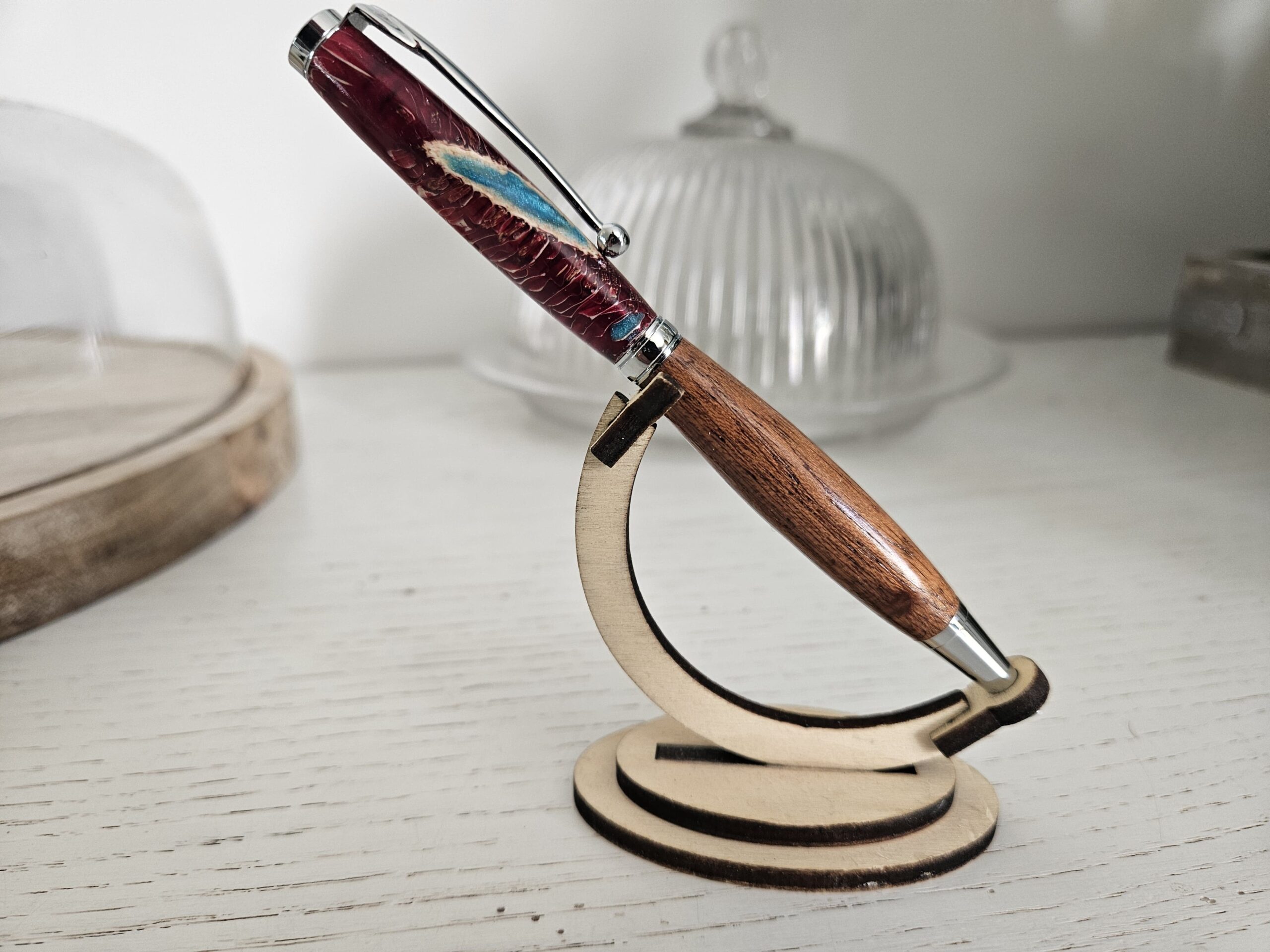 Stylo en bois et résine
