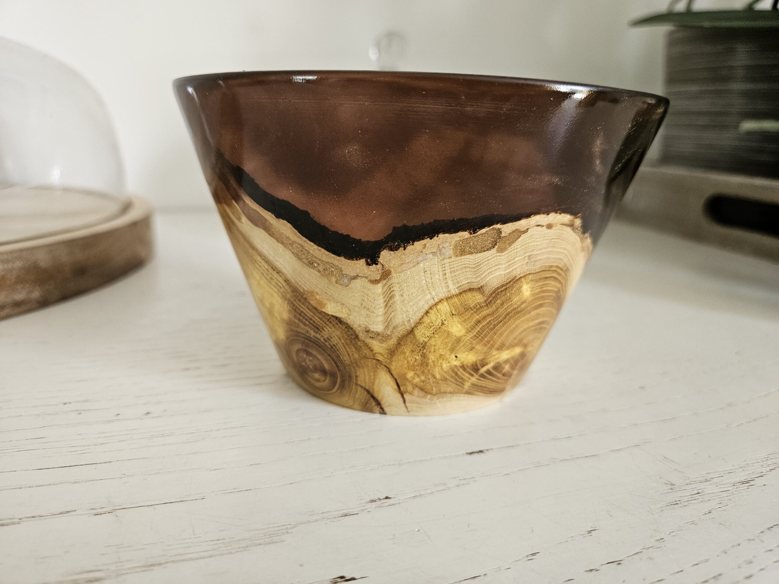 Bol en bois d'olivier et résine – Image 3