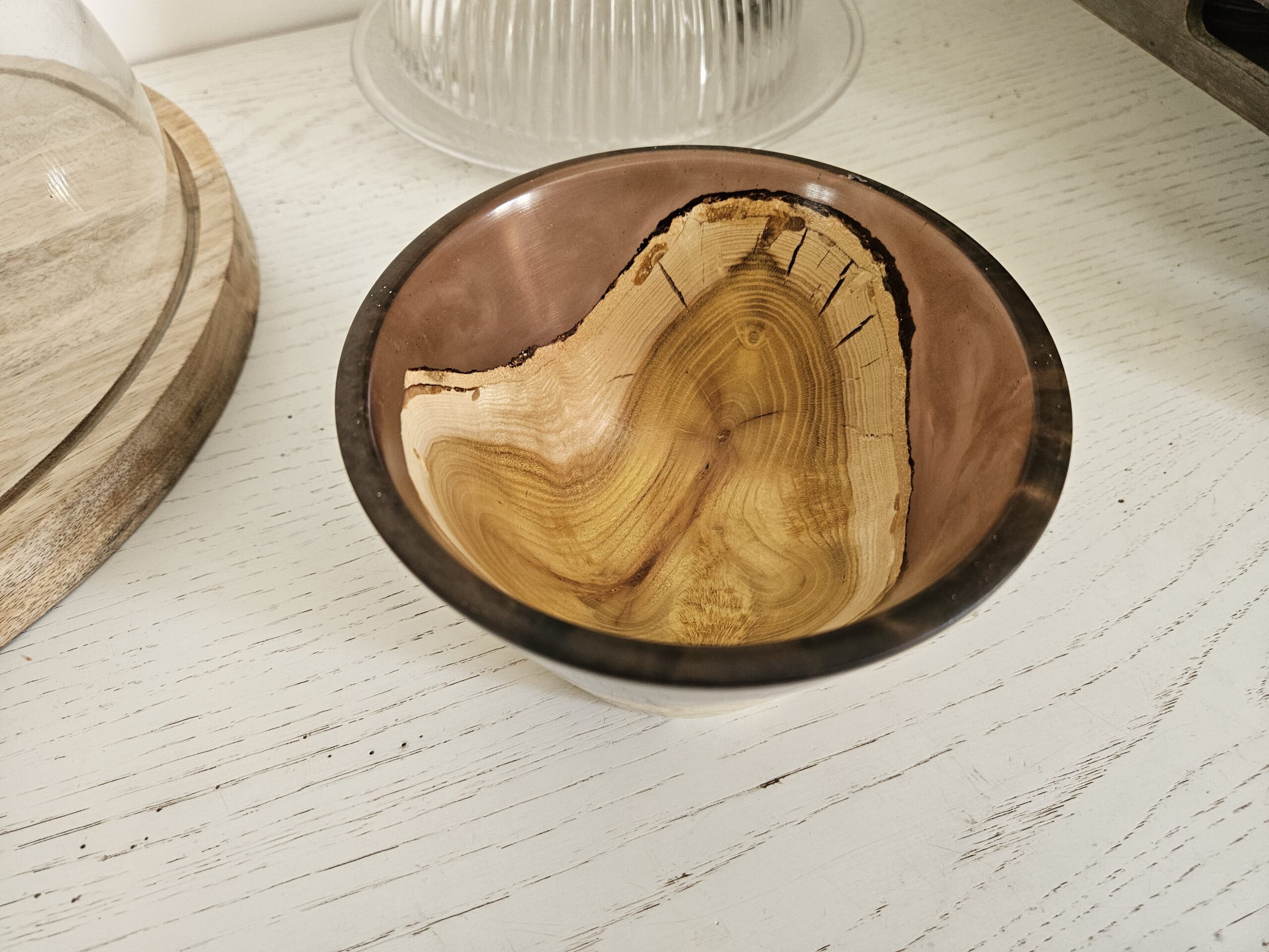 Bol en bois d'olivier et résine – Image 4