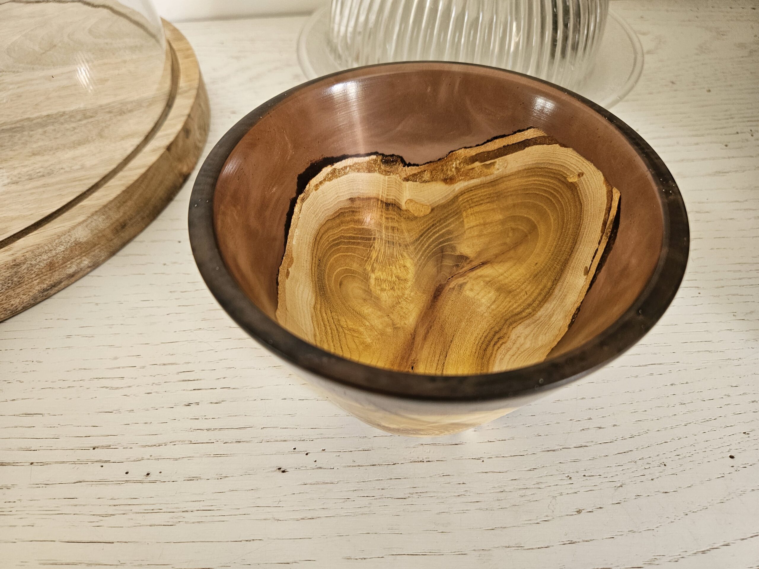 Bol en bois d'olivier et résine – Image 2