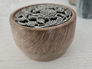 pot pourri en bois de noyer