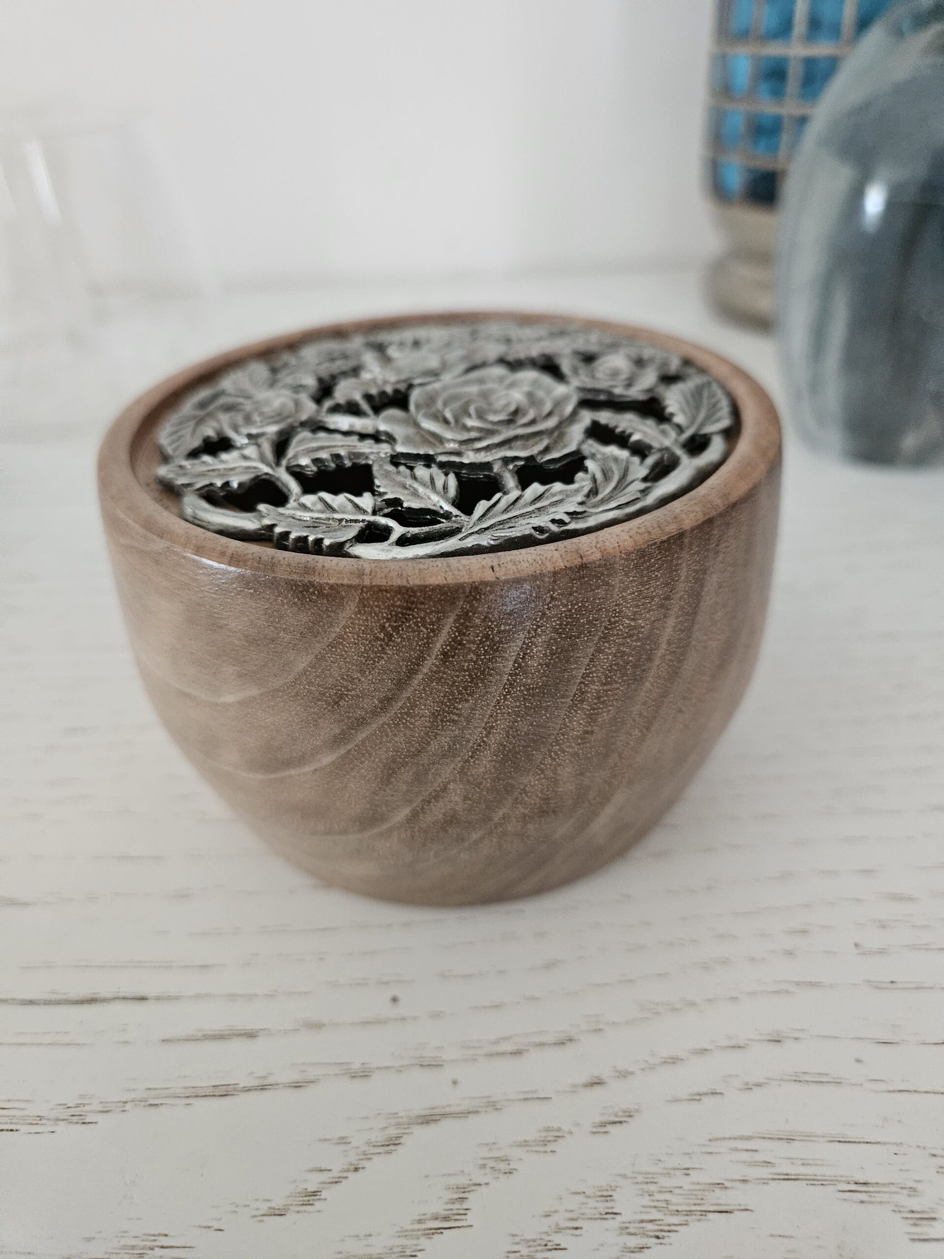 pot pourri en bois de noyer